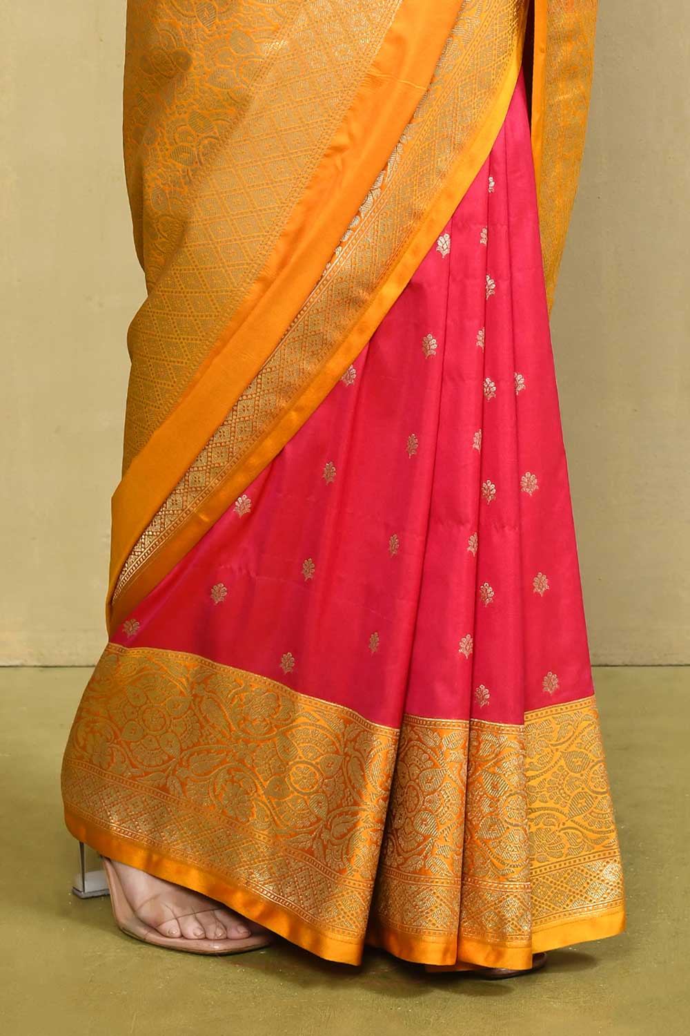 Red - Yellow Banarasi Handloom Saree With Blouse Red - Yellow Banarasi Handloom Saree With Blouse