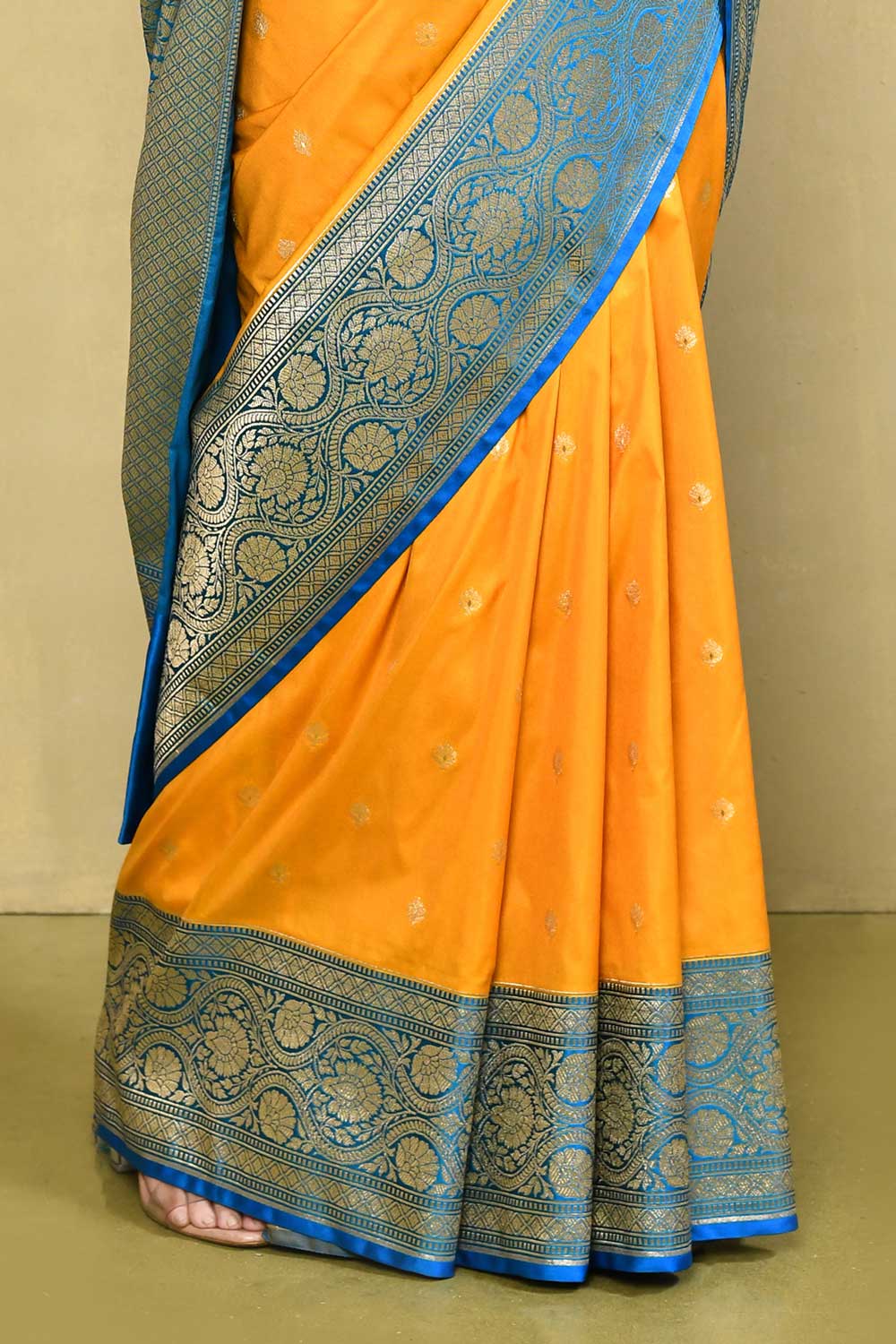 Yellow - Blue Handloom Saree With Contrast Border Yellow - Blue Handloom Saree With Contrast Border