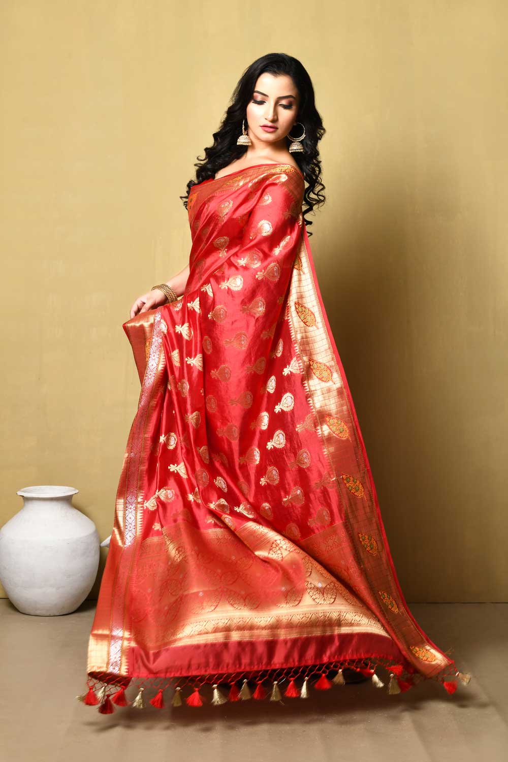 Red Pure Katan Dupion Silk Banarasi Handloom Saree With Ropa-sona Boota And Meenakari Border Red Pure Katan Dupion Silk Banarasi Handloom Saree With Ropa-sona Boota And Meenakari Border