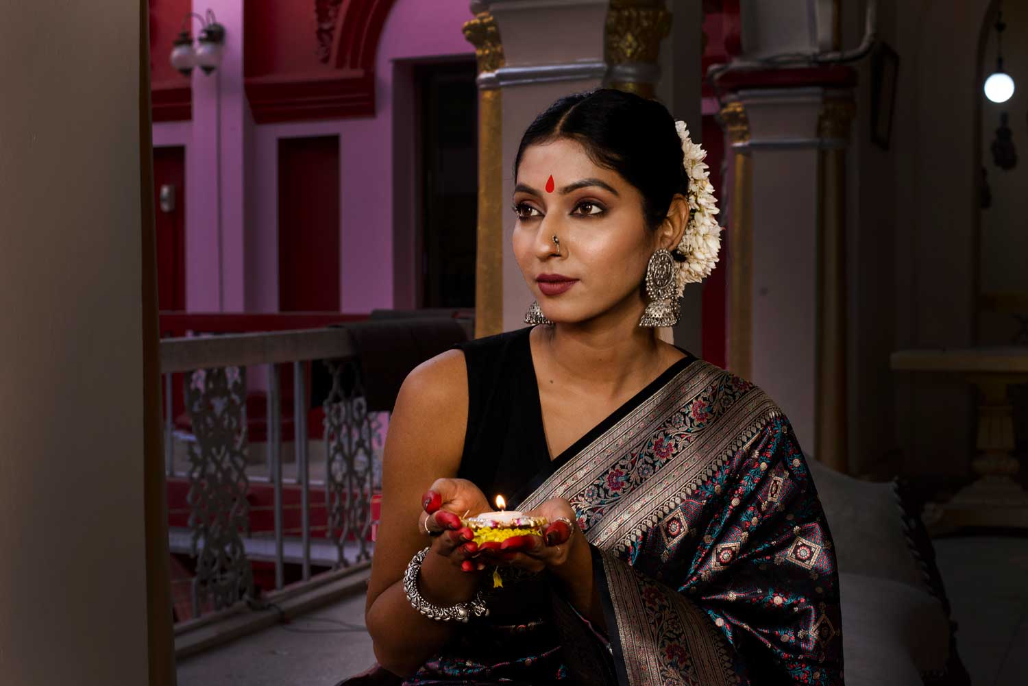 Black Tanchoi Jamawar Banarasi Handloom Saree Black Tanchoi Jamawar Banarasi Handloom Saree