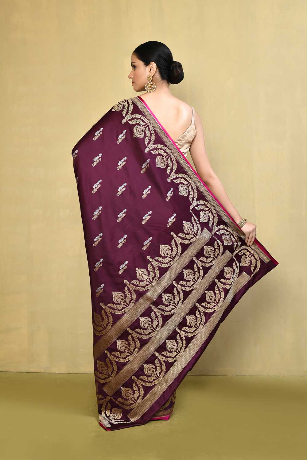 Handloom Saree With Scalloped Border Handloom Saree With Scalloped Border