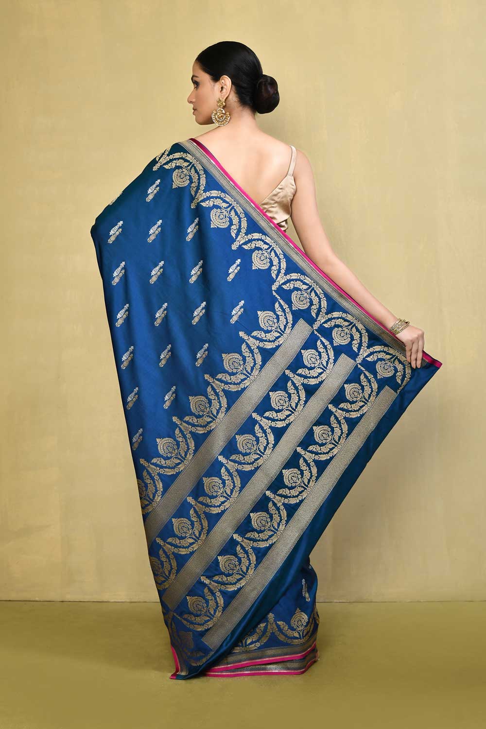 Blue Saree With Scalloped Border Blue Saree With Scalloped Border