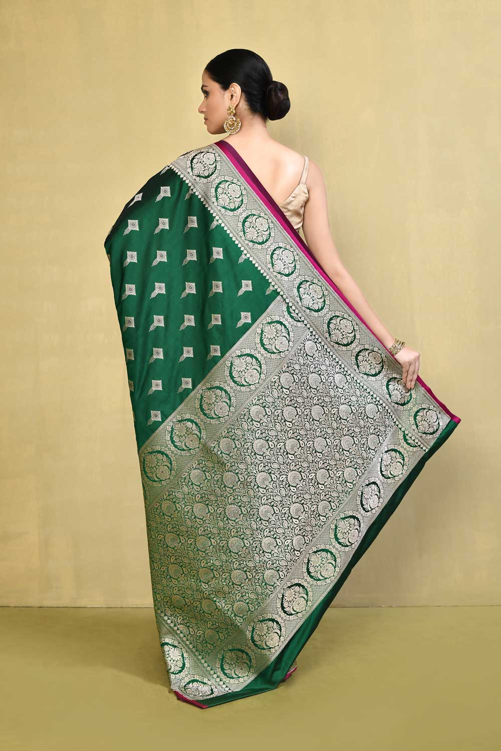Green Banarasi Handloom Saree With Handwoven banarasi Border Green Banarasi Handloom Saree With Handwoven banarasi Border