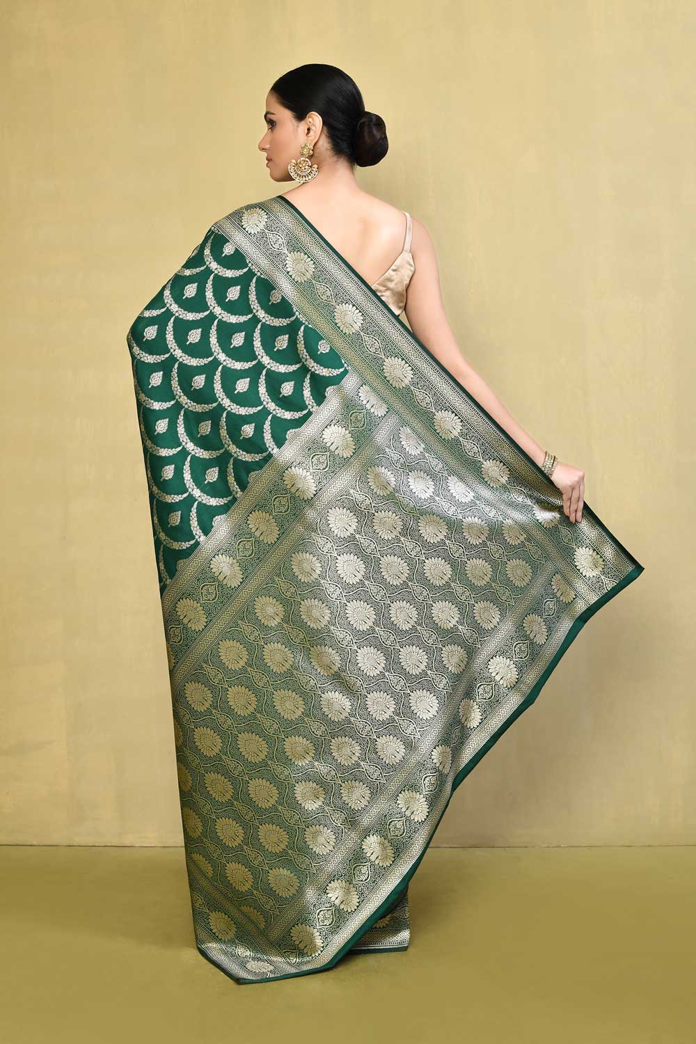 Green Saree With Handwoven Jaal Pattern With Blouse Green Saree With Handwoven Jaal Pattern With Blouse