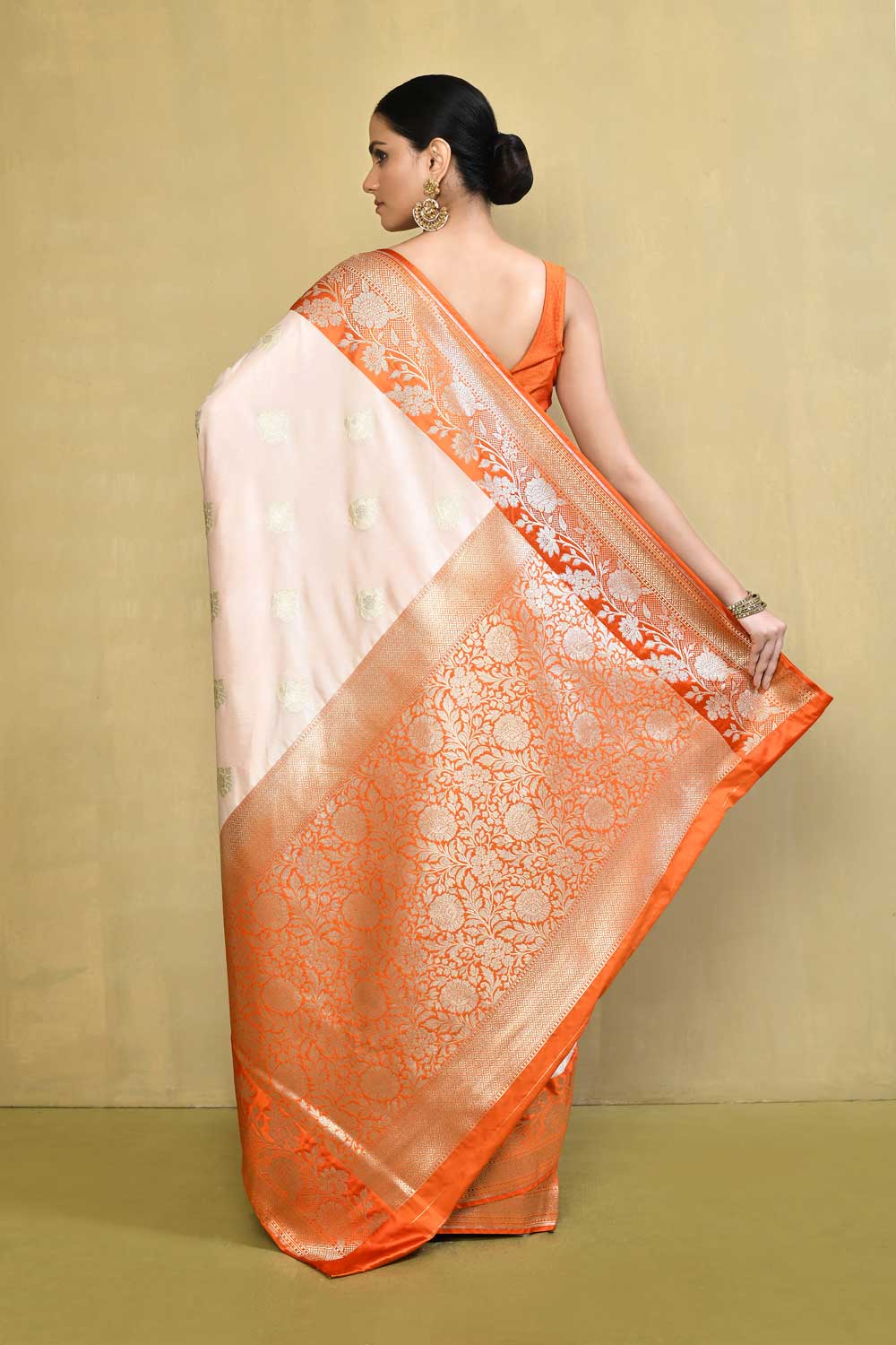 Off - White And Orange Banarasi Saree With Contrast Border Off - White And Orange Banarasi Saree With Contrast Border