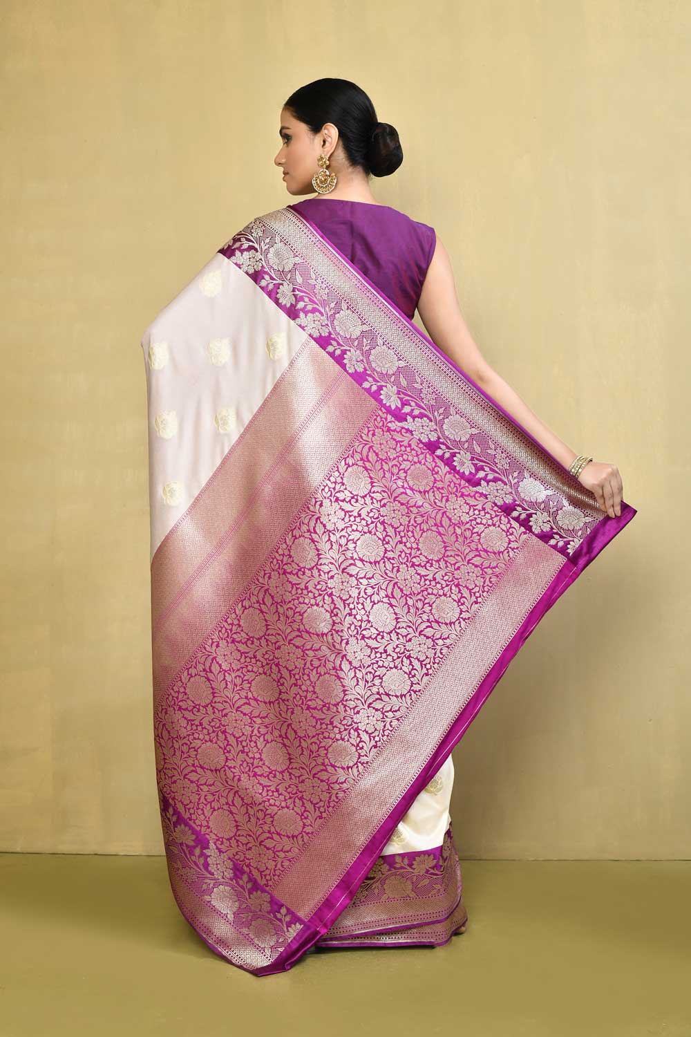 Off-White & Magenta Banarasi Handloom Saree, Contrast Edging Off-White & Magenta Banarasi Handloom Saree, Contrast Edging