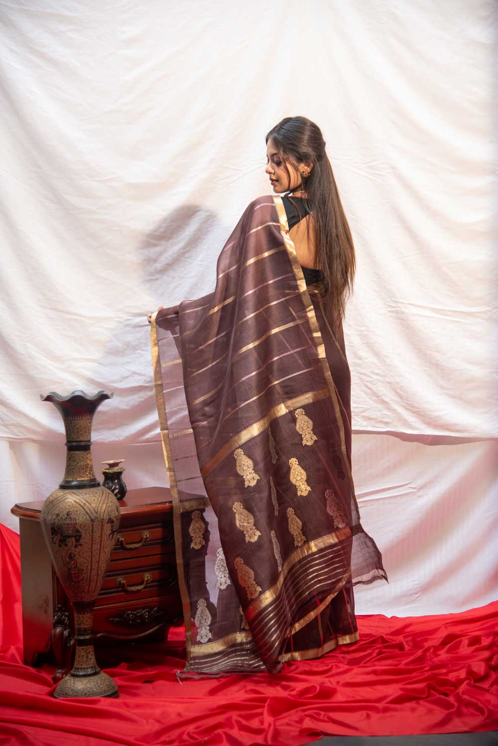 Coffee Brown Pure Organza Silk Banarasi Handloom Saree With Kadhua Striped Body And Sleak Gold Zari Border Coffee Brown Pure Organza Silk Banarasi Handloom Saree With Kadhua Striped Body And Sleak Gold Zari Border