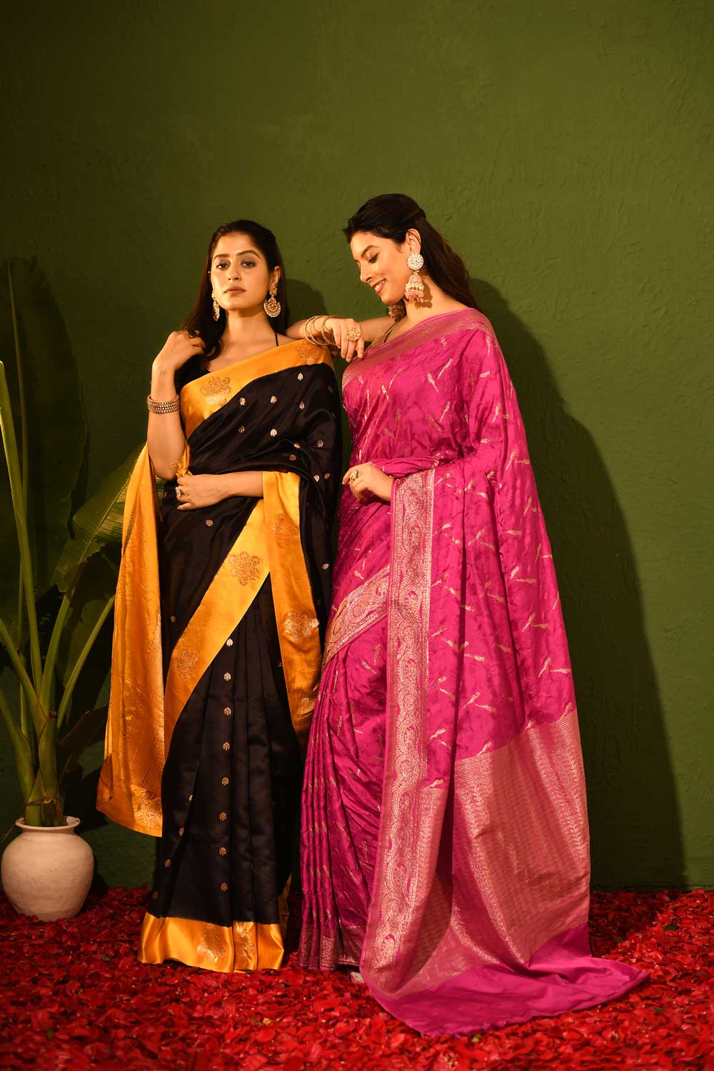 Black Pure Katan Silk Handloom Saree With Contrast Kadhua Border Black Pure Katan Silk Handloom Saree With Contrast Kadhua Border
