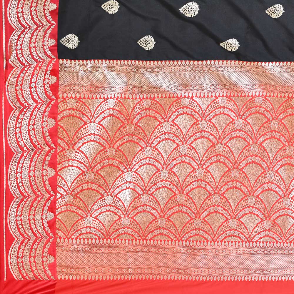 Black And Red Handloom Saree With Contrast Scalloped Border Black And Red Handloom Saree With Contrast Scalloped Border