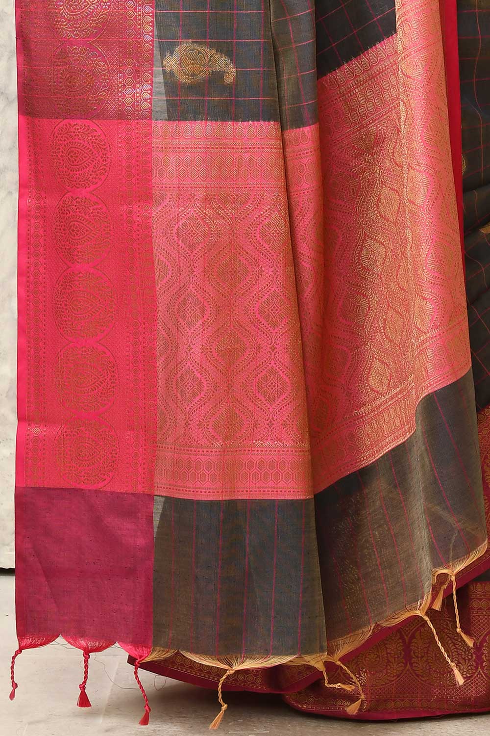Dark Greypure Handloom Saree with blouse Dark Greypure Handloom Saree with blouse