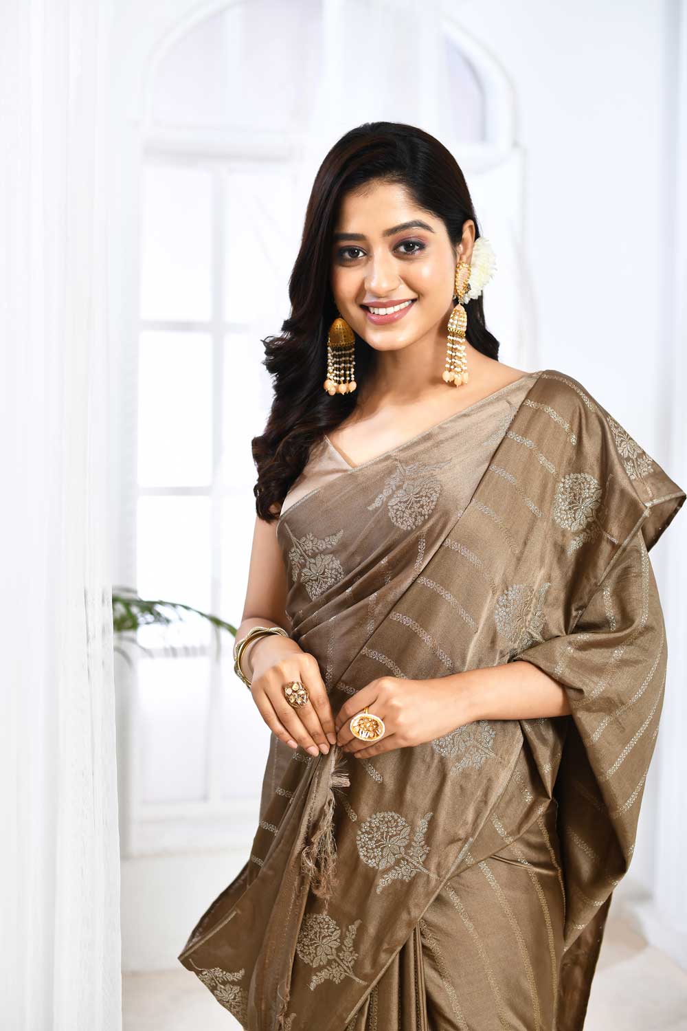 Mouse Grey Mushru Satin Banarasi Saree With Tanchoi Weave And Silver Booti Mouse Grey Mushru Satin Banarasi Saree With Tanchoi Weave And Silver Booti