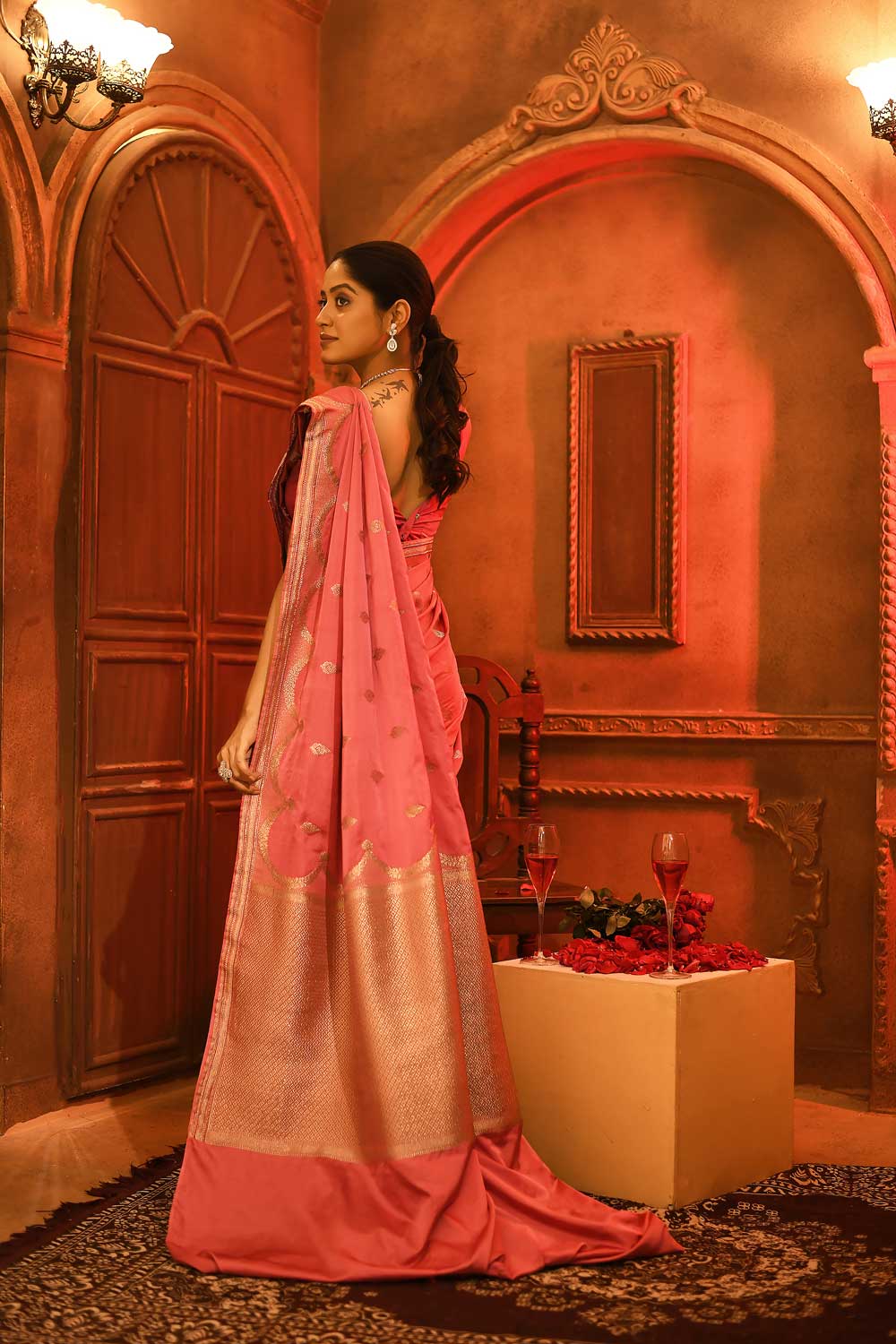 Pink Banarasi Handloom Saree With Scalloped Border Pink Banarasi Handloom Saree With Scalloped Border