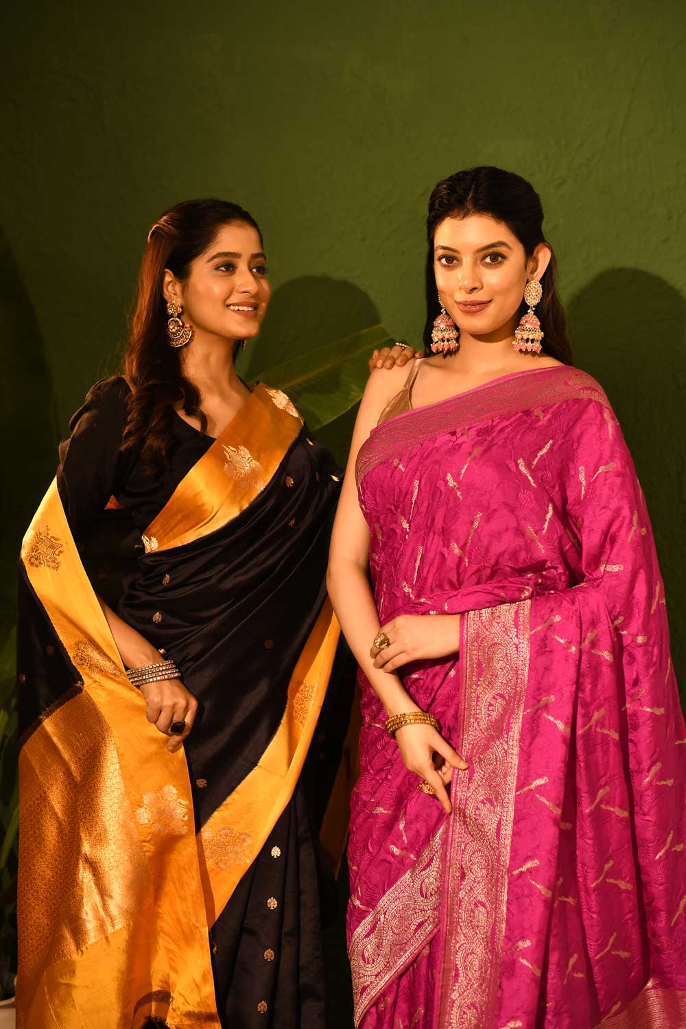 Black Pure Katan Handloom Saree With Contrast Kadhua Border Black Pure Katan Handloom Saree With Contrast Kadhua Border