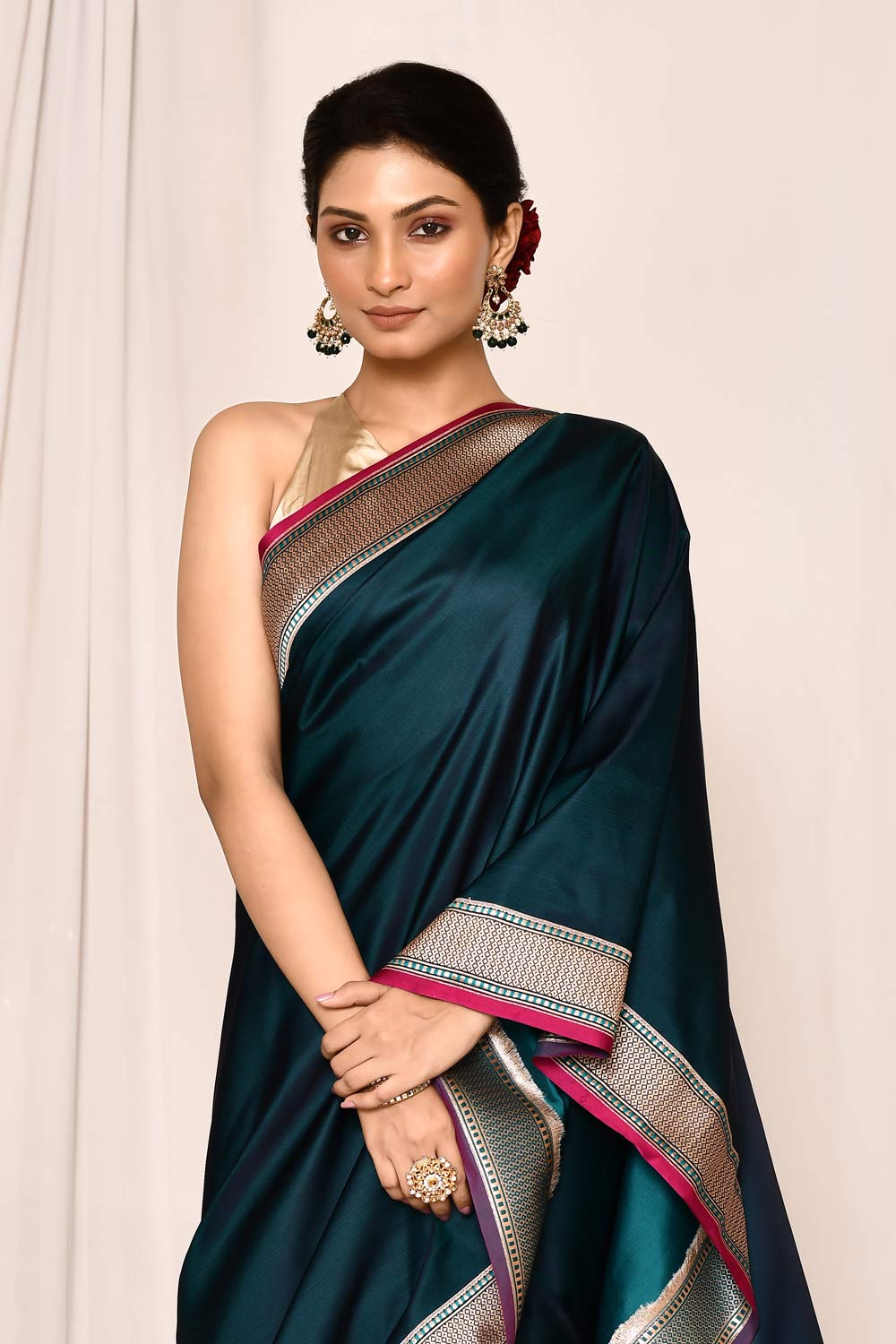 Peacock Green Semi Katan Mushru Satin Banarasi Handloom Saree Peacock Green Semi Katan Mushru Satin Banarasi Handloom Saree