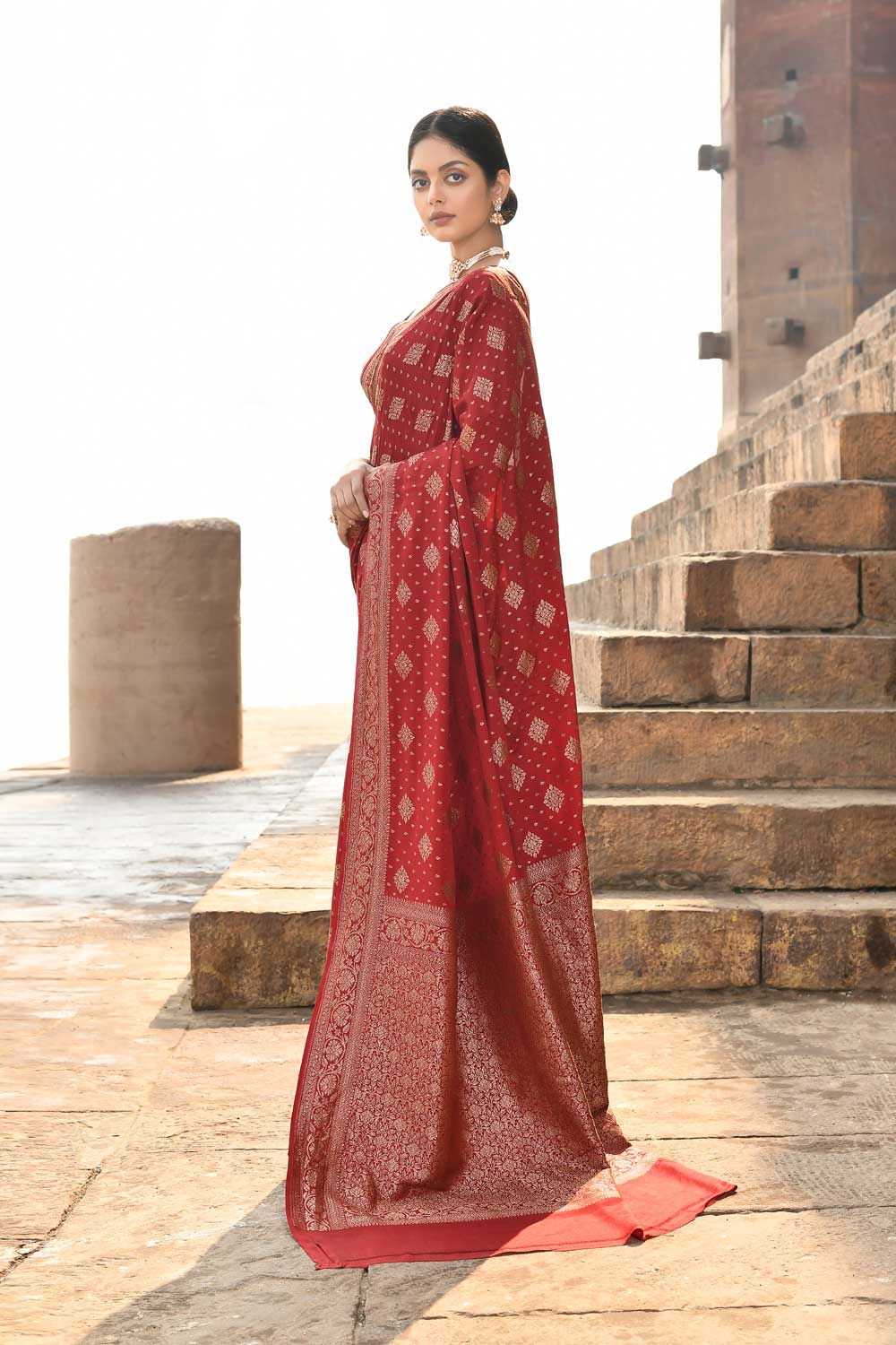 Garnet Banarasi Handloom Silk Saree With Blouse Garnet Banarasi Handloom Silk Saree With Blouse
