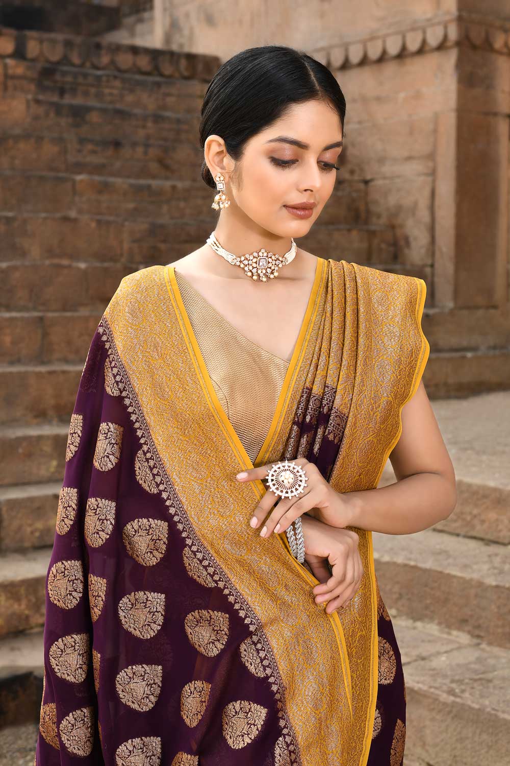 Georgette Banarasi Handloom Saree With Blouse and contrast border Georgette Banarasi Handloom Saree With Blouse and contrast border