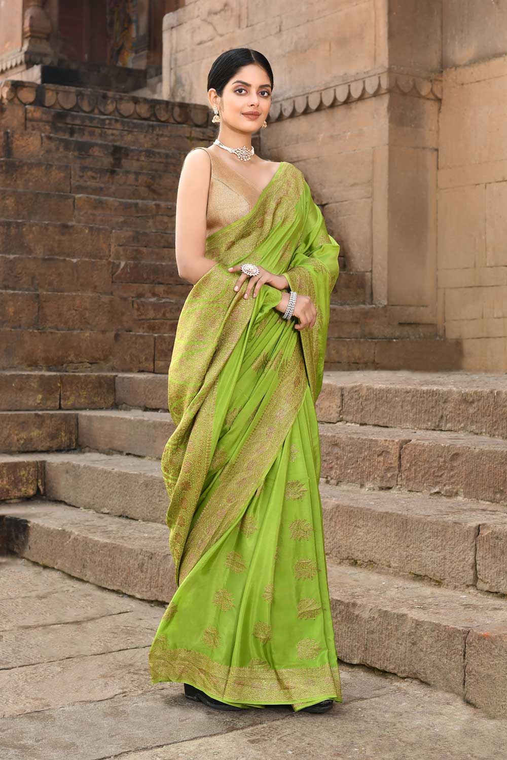 Parrot Green Pure Crepe Handloom Silk Saree Parrot Green Pure Crepe Handloom Silk Saree