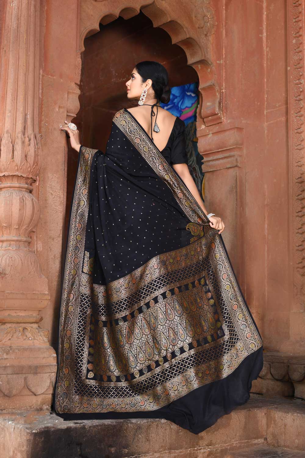 Black Pure Crepe Georgette Banarasi Handloom Silk Saree Black Pure Crepe Georgette Banarasi Handloom Silk Saree