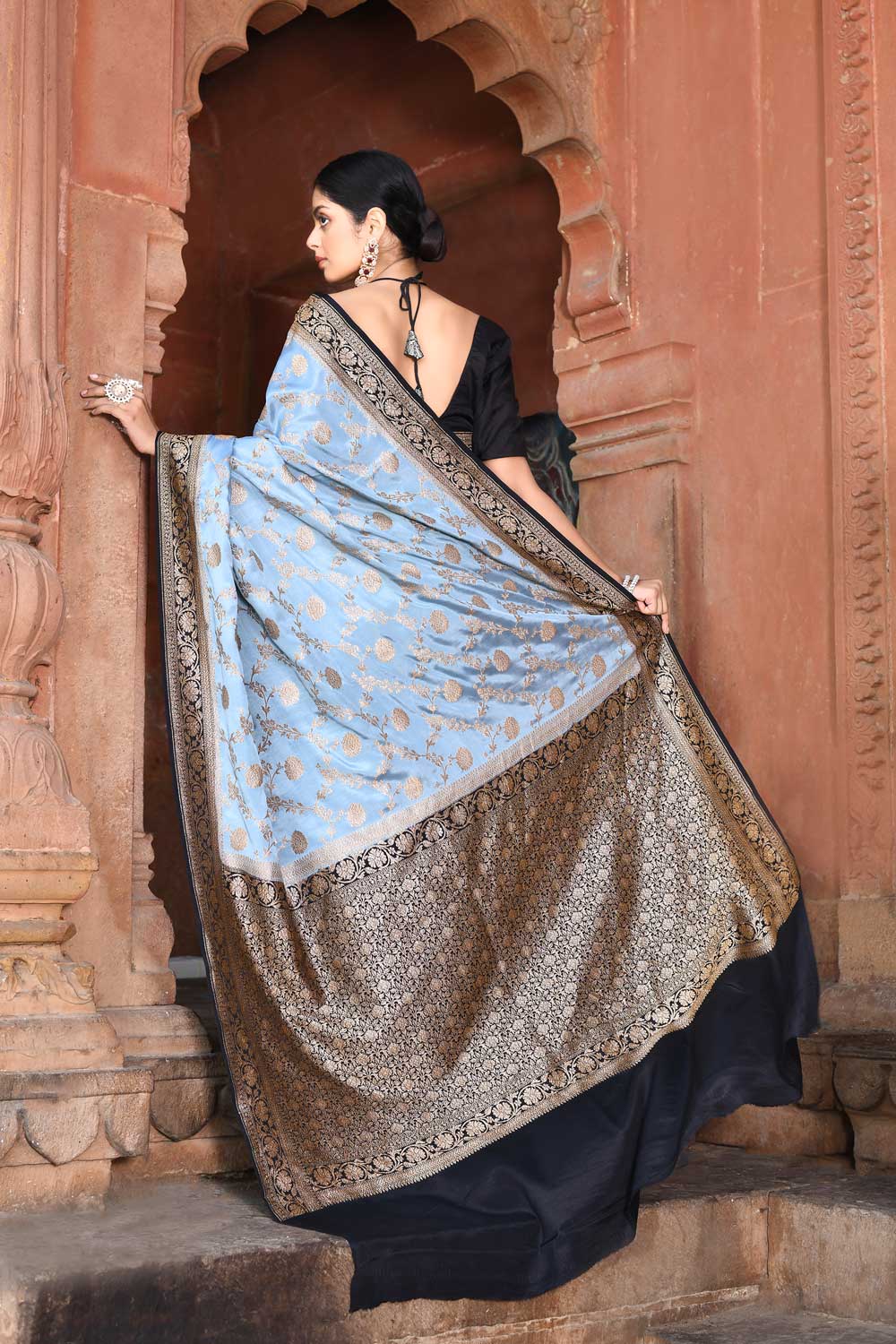 Grey - Black Georgette Handloom Silk Saree Grey - Black Georgette Handloom Silk Saree