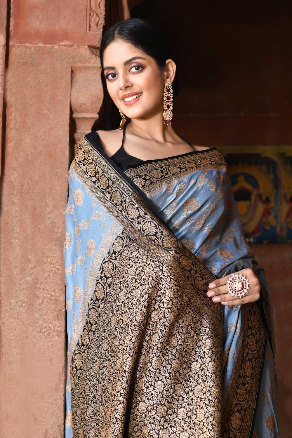 Banarasi Handloom Silk Saree Wih Blouse Banarasi Handloom Silk Saree Wih Blouse