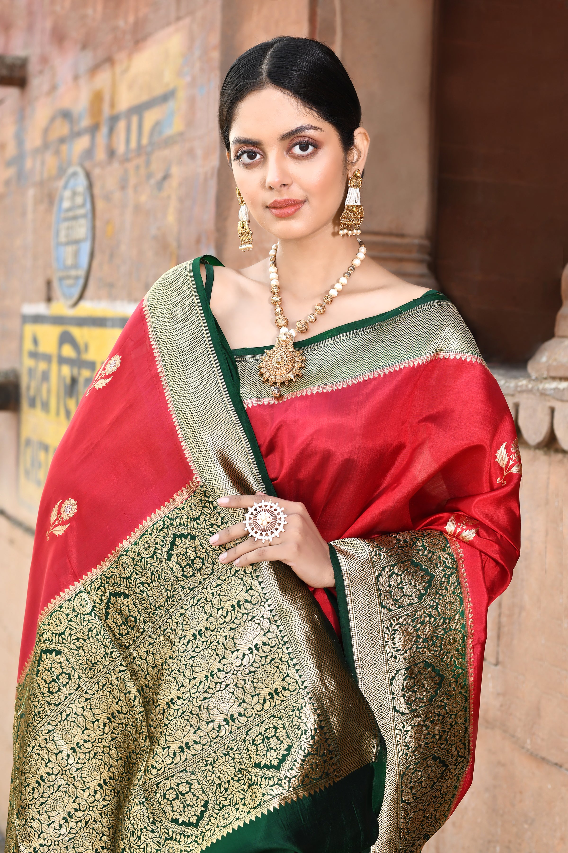 Silk Banarasi Handloom Saree With Blouse Silk Banarasi Handloom Saree With Blouse