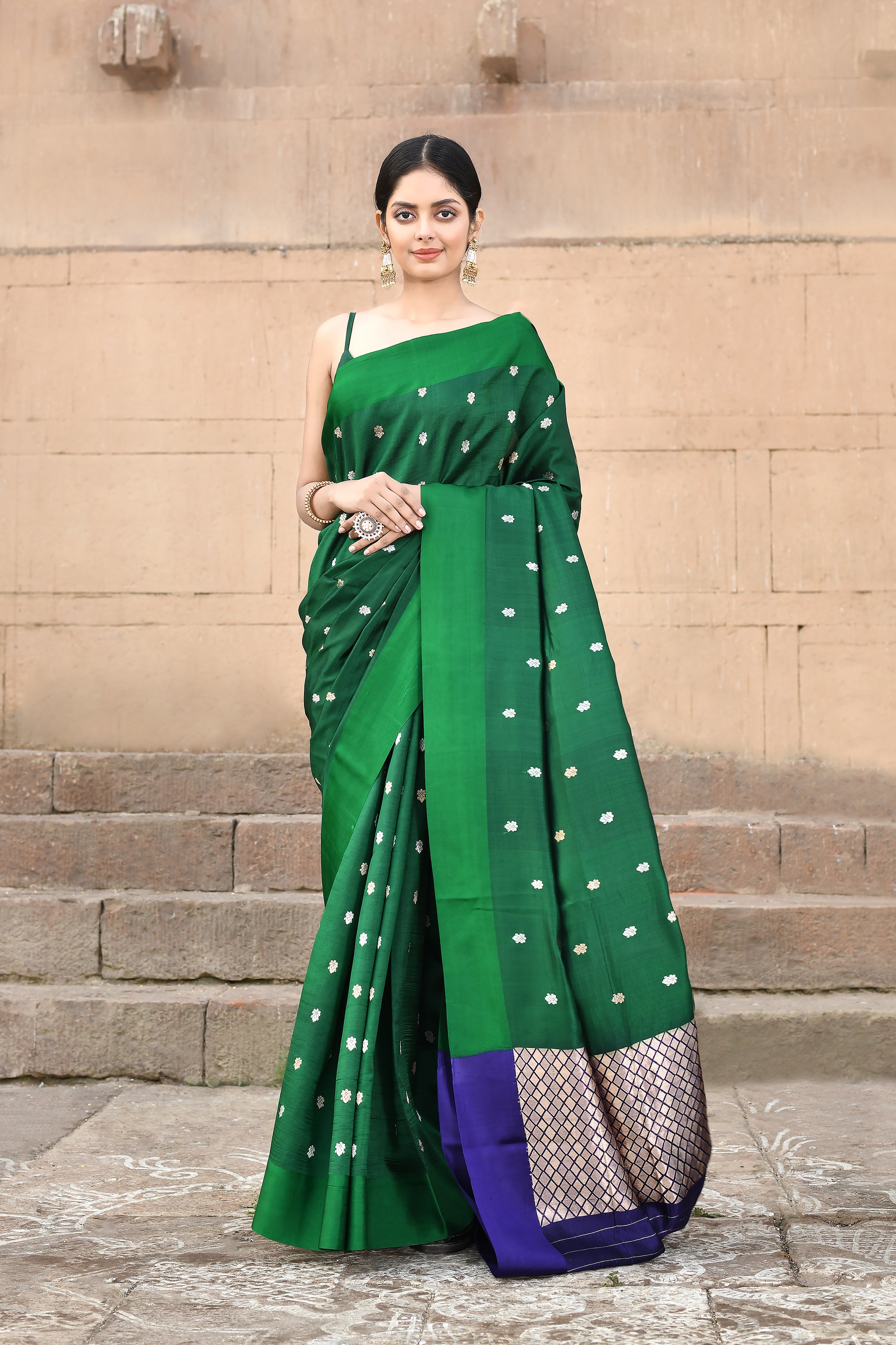 Bottle Green Pure Katan Handloom Saree Bottle Green Pure Katan Handloom Saree