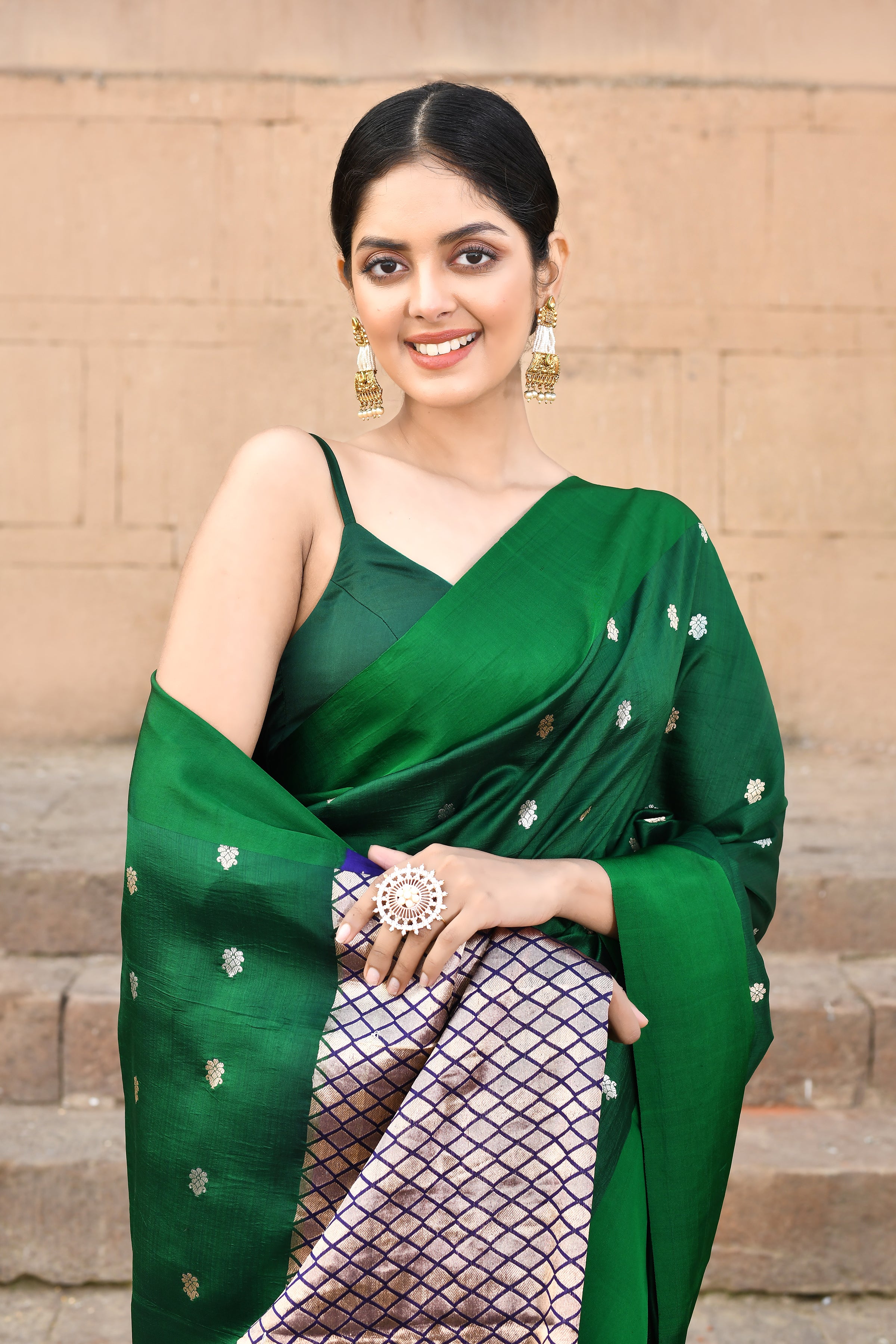 Bottle Green Silk Banarasi Saree With Blouse Bottle Green Silk Banarasi Saree With Blouse