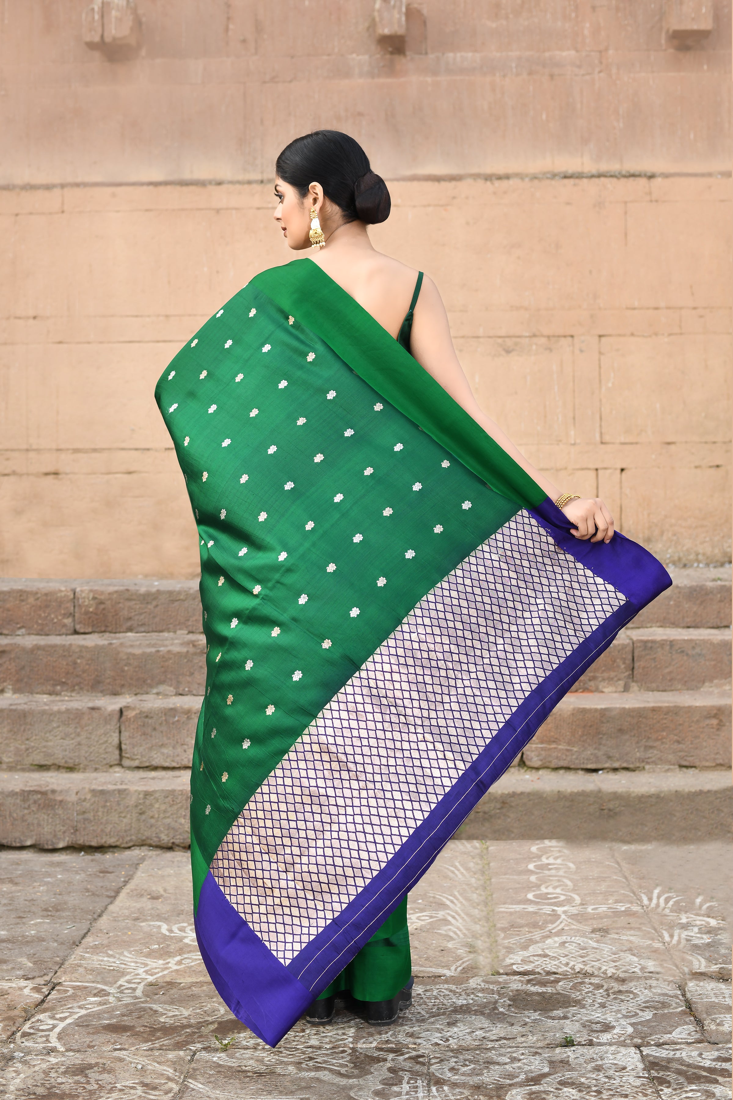 Banarasi Handloom Saree With Kadhua Booti in roopa sona Banarasi Handloom Saree With Kadhua Booti in roopa sona