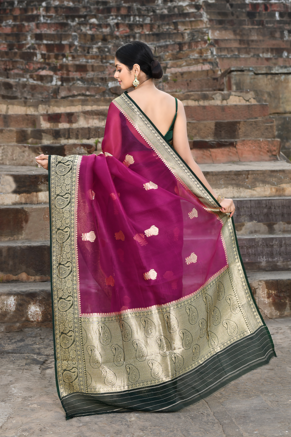 Magenta - Bottle Green Pure Kora Organza Banarasi Handloom Silk Saree Magenta - Bottle Green Pure Kora Organza Banarasi Handloom Silk Saree