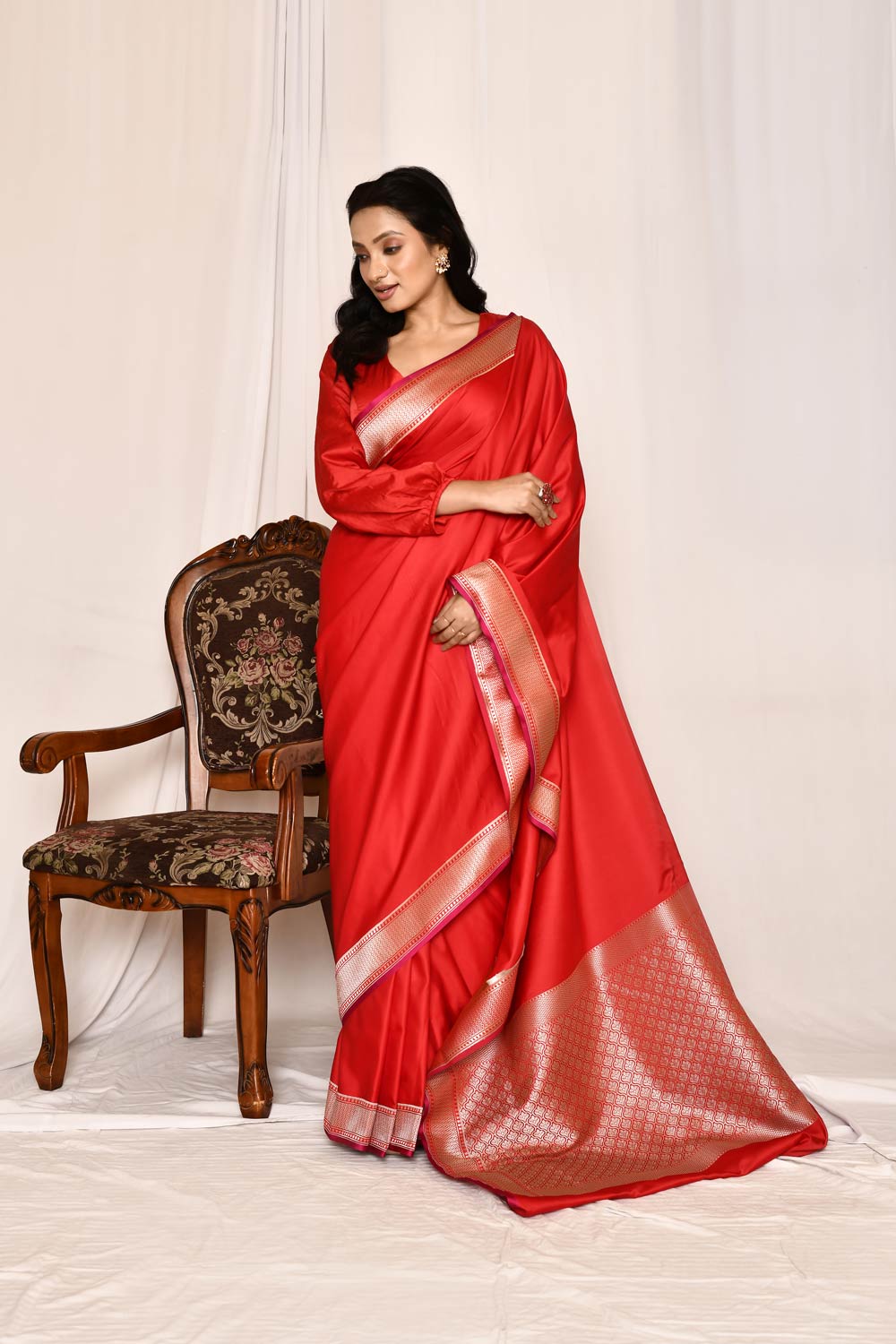 Red Semi katan Mushru Satin Banarasi Handloom Silk Saree Red Semi katan Mushru Satin Banarasi Handloom Silk Saree