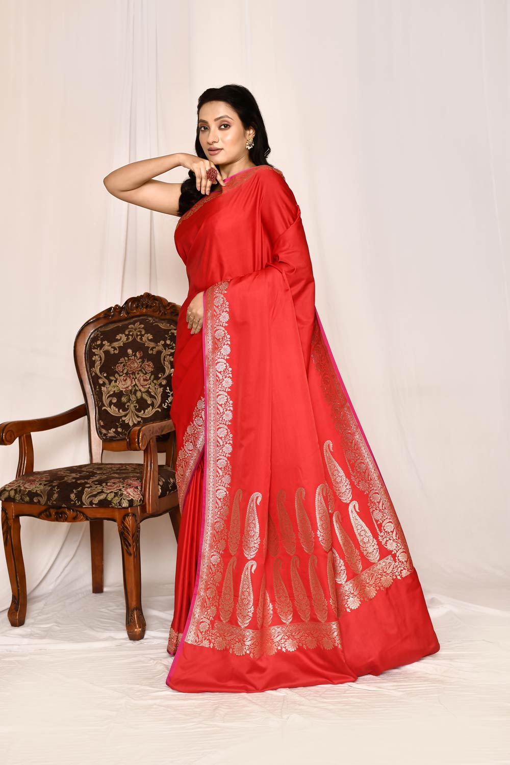 Red Semi katan Mushru Satin Banarasi Handloom Silk Saree Red Semi katan Mushru Satin Banarasi Handloom Silk Saree