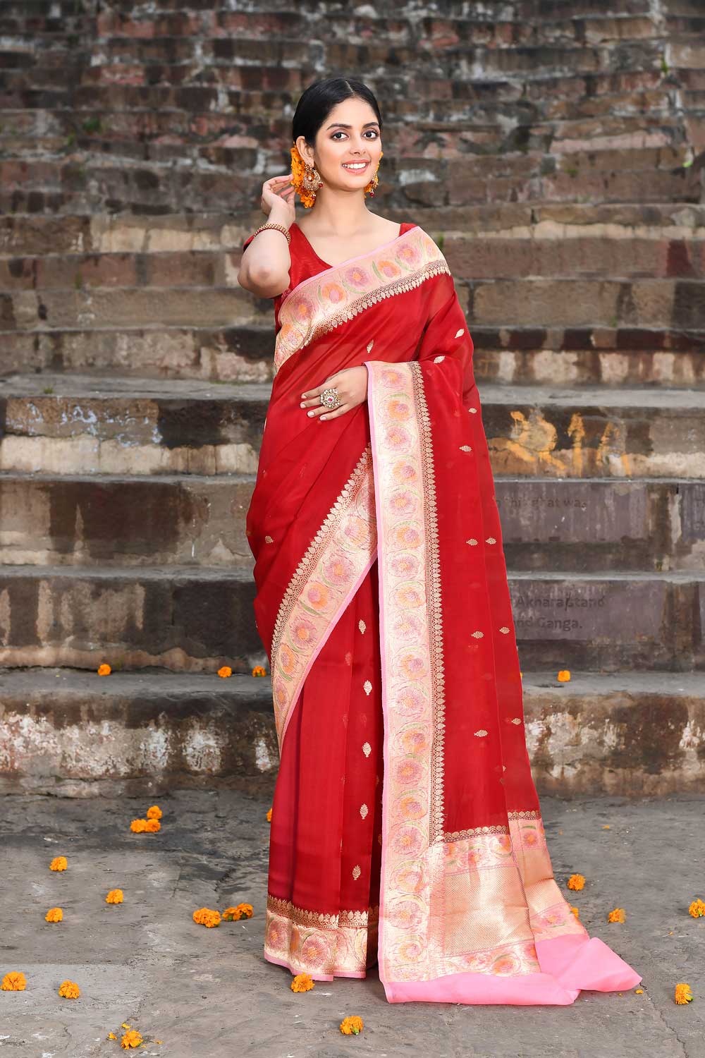 Red Pure Kora Organza Banarasi Handloom Silk Saree With Meenakari Border In Contrast Baby Pink Color Red Pure Kora Organza Banarasi Handloom Silk Saree With Meenakari Border In Contrast Baby Pink Color