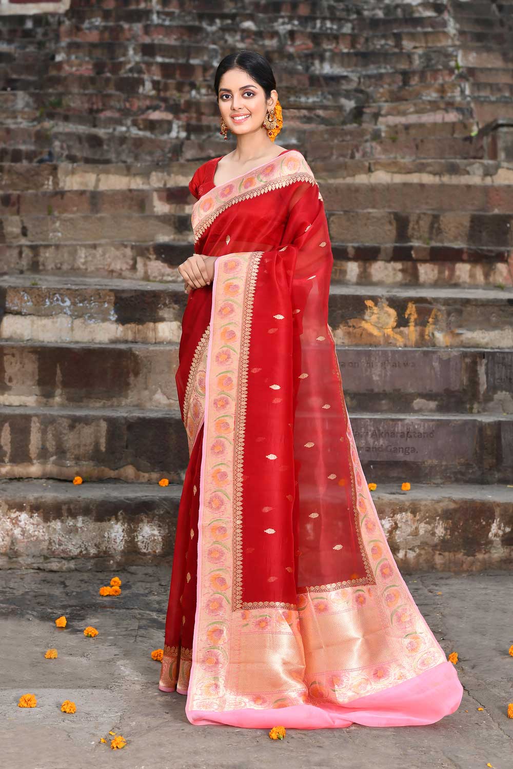 Red Pure Kora Organza Banarasi Handloom Silk Saree With Meenakari Border In Contrast Baby Pink Color Red Pure Kora Organza Banarasi Handloom Silk Saree With Meenakari Border In Contrast Baby Pink Color