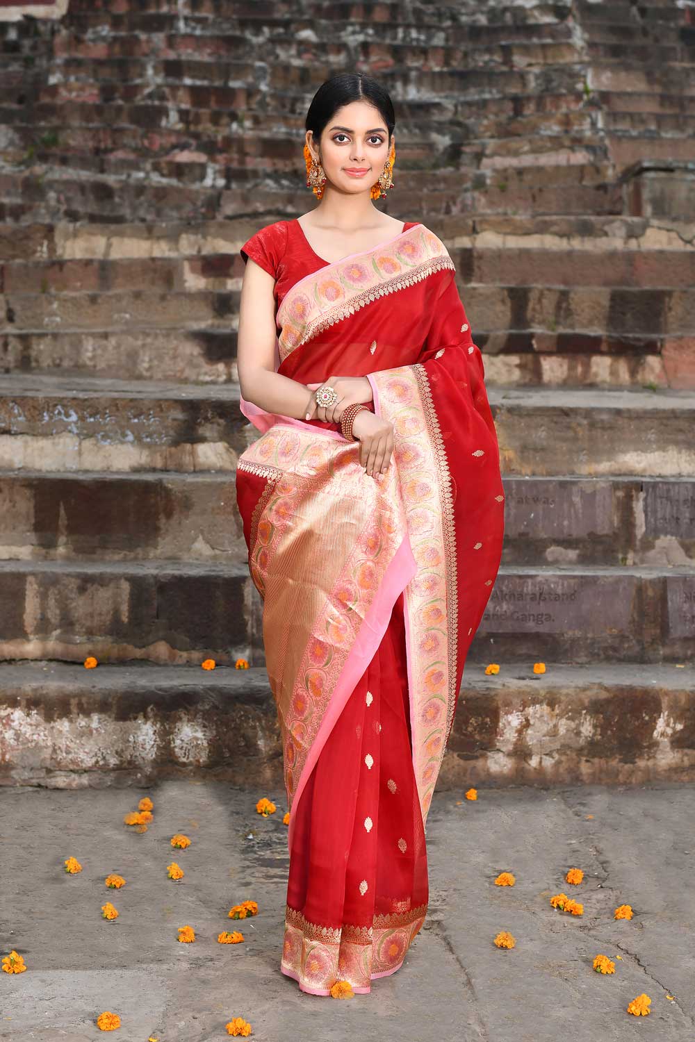 Red Pure Kora Organza Banarasi Handloom Silk Saree With Meenakari Border In Contrast Baby Pink Color Red Pure Kora Organza Banarasi Handloom Silk Saree With Meenakari Border In Contrast Baby Pink Color