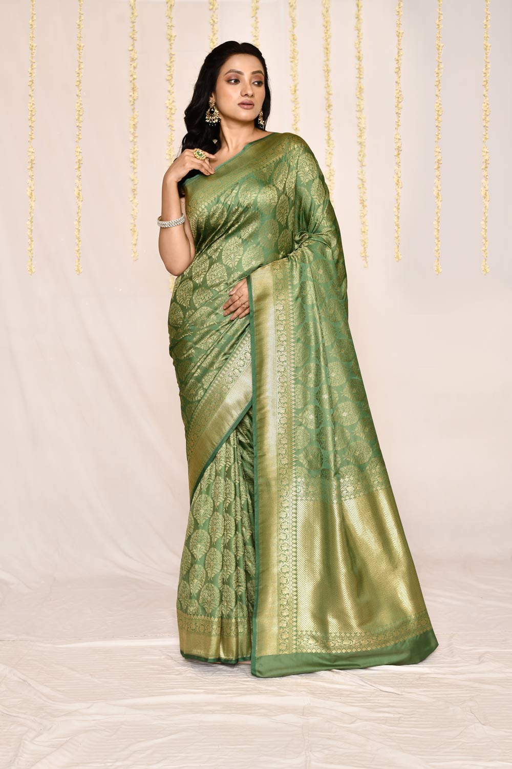 Firn Green Semi katan Mushru Satin Banarasi Handloom Silk Saree Firn Green Semi katan Mushru Satin Banarasi Handloom Silk Saree