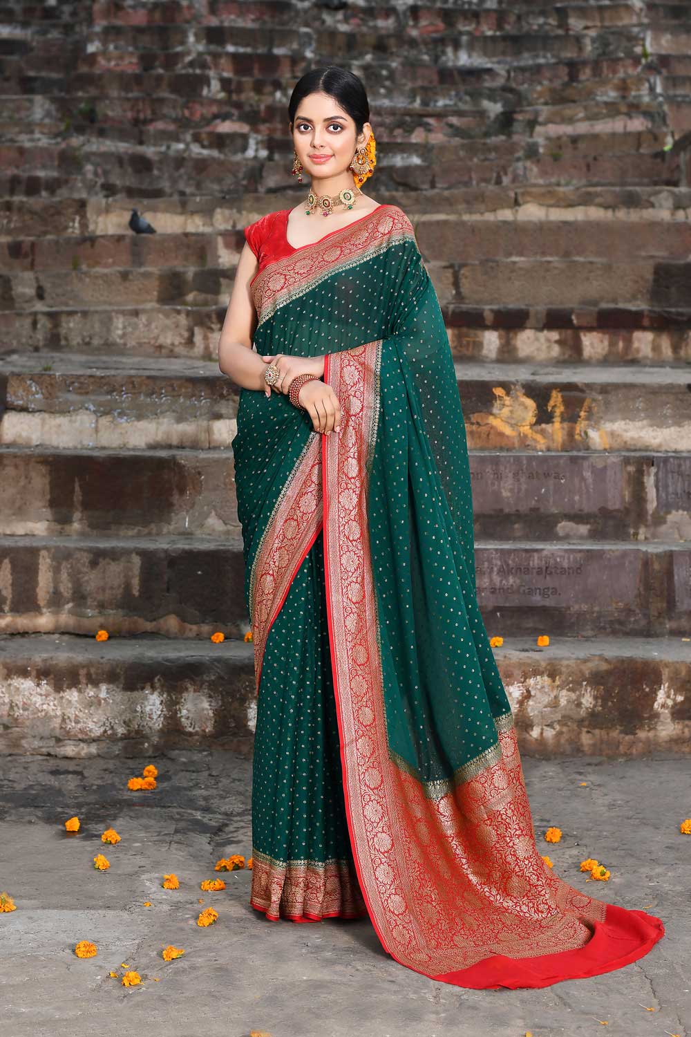 Bottle Green Pure Khaddi Georgette Banarasi Handloom Saree With Contrast Border In Red Bottle Green Pure Khaddi Georgette Banarasi Handloom Saree With Contrast Border In Red