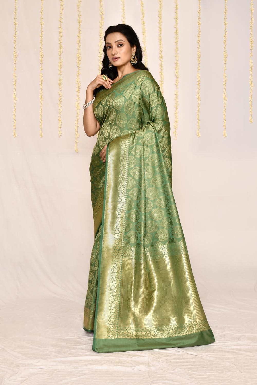 Firn Green Semi katan Mushru Satin Banarasi Handloom Silk Saree Firn Green Semi katan Mushru Satin Banarasi Handloom Silk Saree
