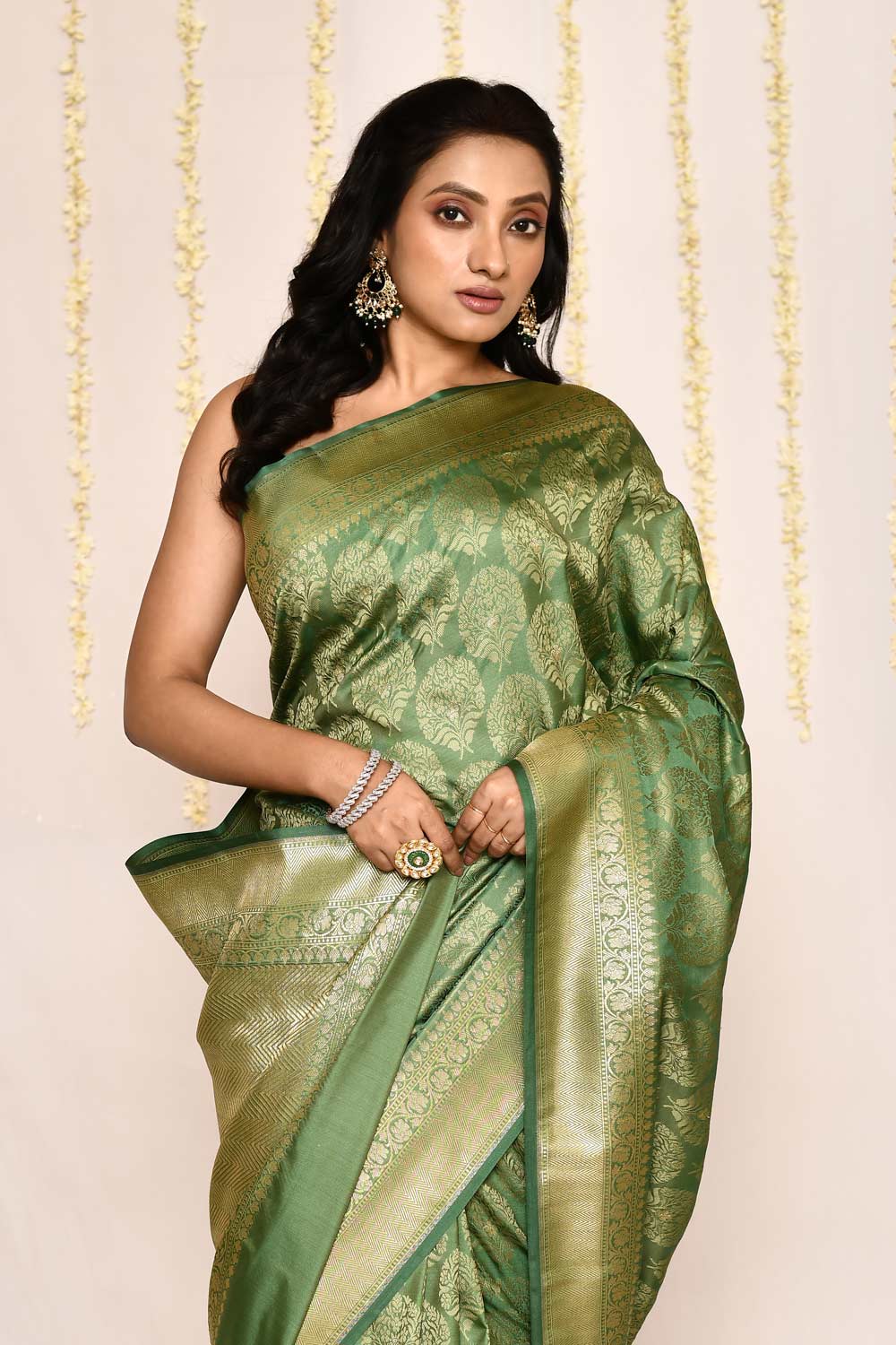 Firn Green Semi katan Mushru Satin Banarasi Handloom Silk Saree Firn Green Semi katan Mushru Satin Banarasi Handloom Silk Saree