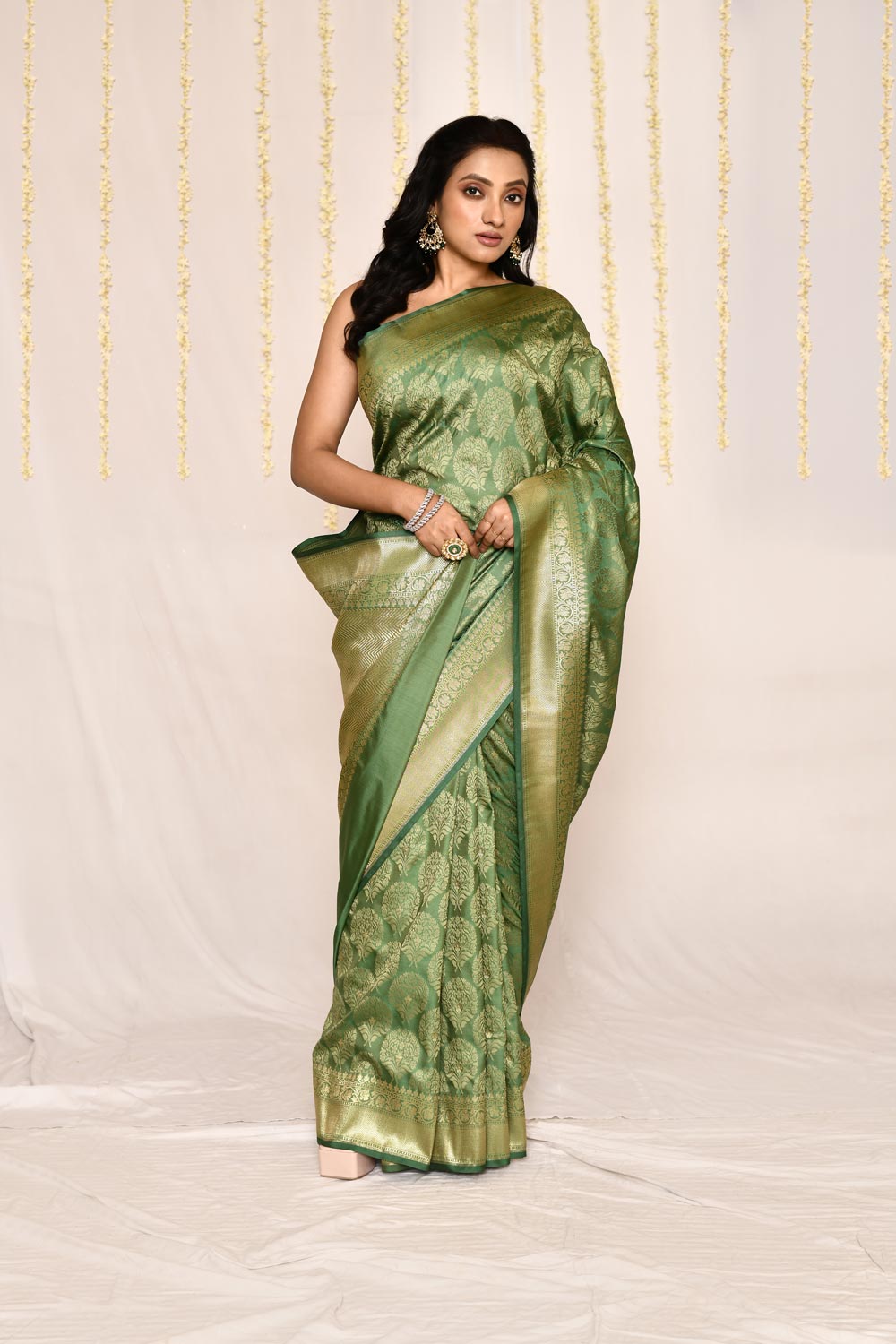 Firn Green Semi katan Mushru Satin Banarasi Handloom Silk Saree Firn Green Semi katan Mushru Satin Banarasi Handloom Silk Saree
