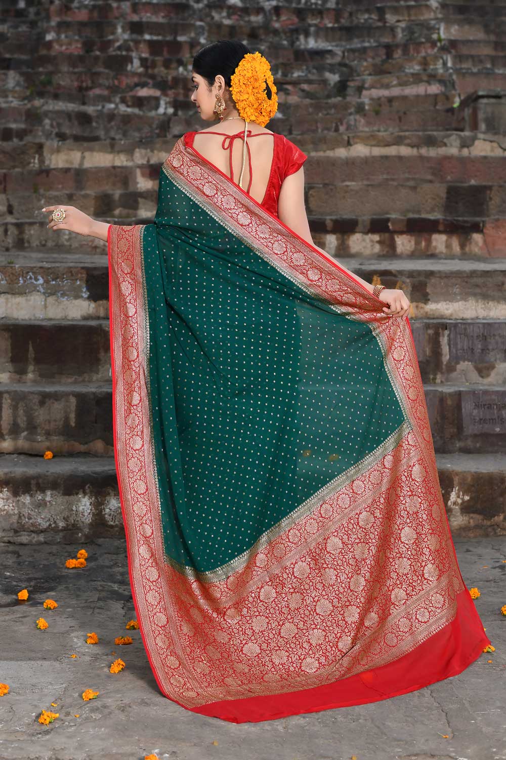 Bottle Green Pure Khaddi Georgette Banarasi Handloom Saree With Contrast Border In Red Bottle Green Pure Khaddi Georgette Banarasi Handloom Saree With Contrast Border In Red