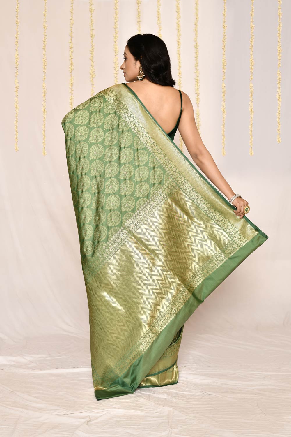 Firn Green Semi katan Mushru Satin Banarasi Handloom Silk Saree Firn Green Semi katan Mushru Satin Banarasi Handloom Silk Saree