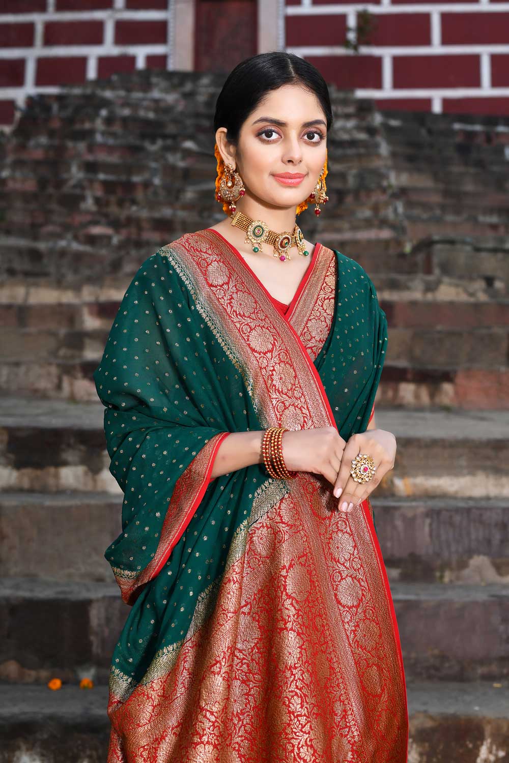 Bottle Green Pure Khaddi Georgette Banarasi Handloom Saree With Contrast Border In Red Bottle Green Pure Khaddi Georgette Banarasi Handloom Saree With Contrast Border In Red