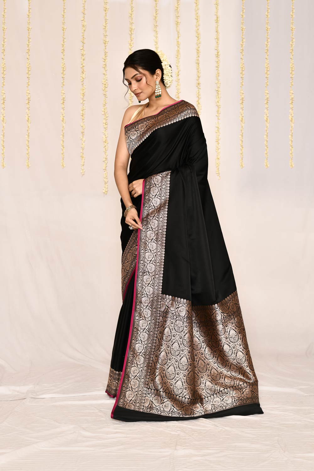 Black Semi Katan Mushru Satin Silk Banarasi Handloom Saree Black Semi Katan Mushru Satin Silk Banarasi Handloom Saree