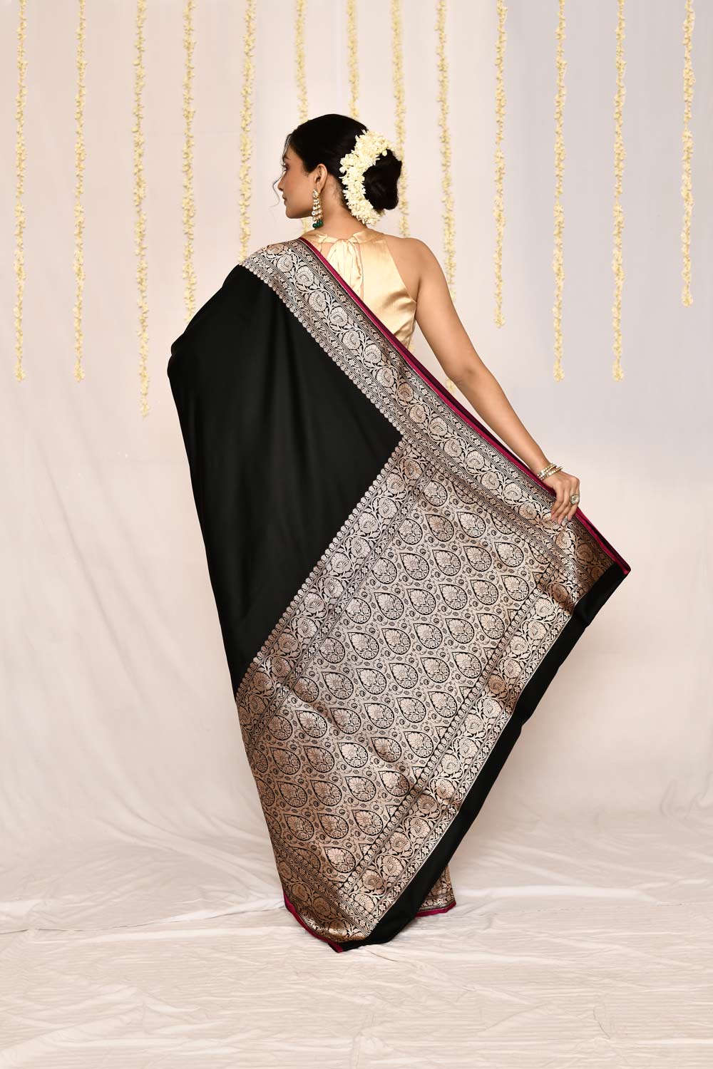 Black Semi Katan Mushru Satin Silk Banarasi Handloom Saree Black Semi Katan Mushru Satin Silk Banarasi Handloom Saree