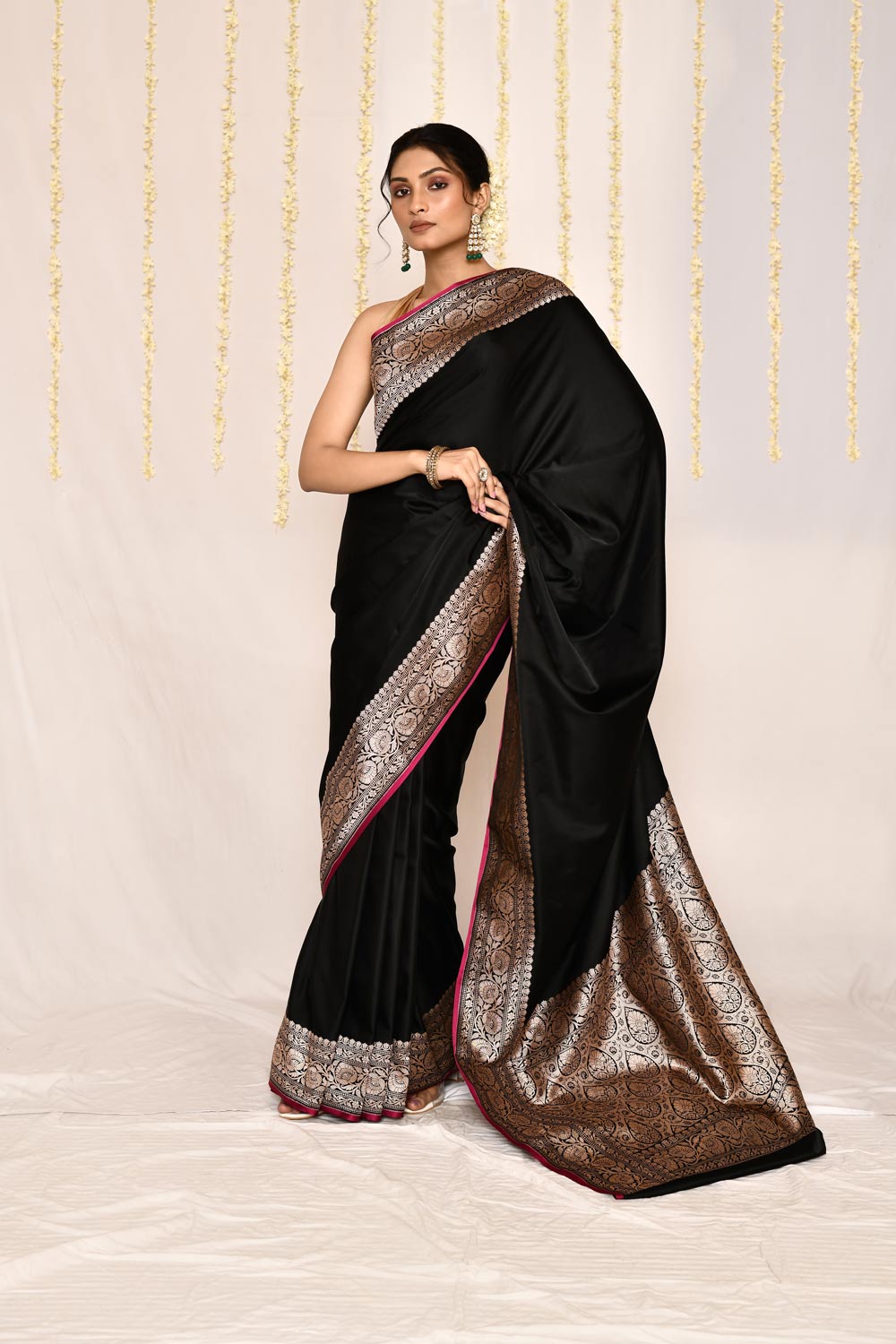 Black Semi Katan Mushru Satin Silk Banarasi Handloom Saree Black Semi Katan Mushru Satin Silk Banarasi Handloom Saree