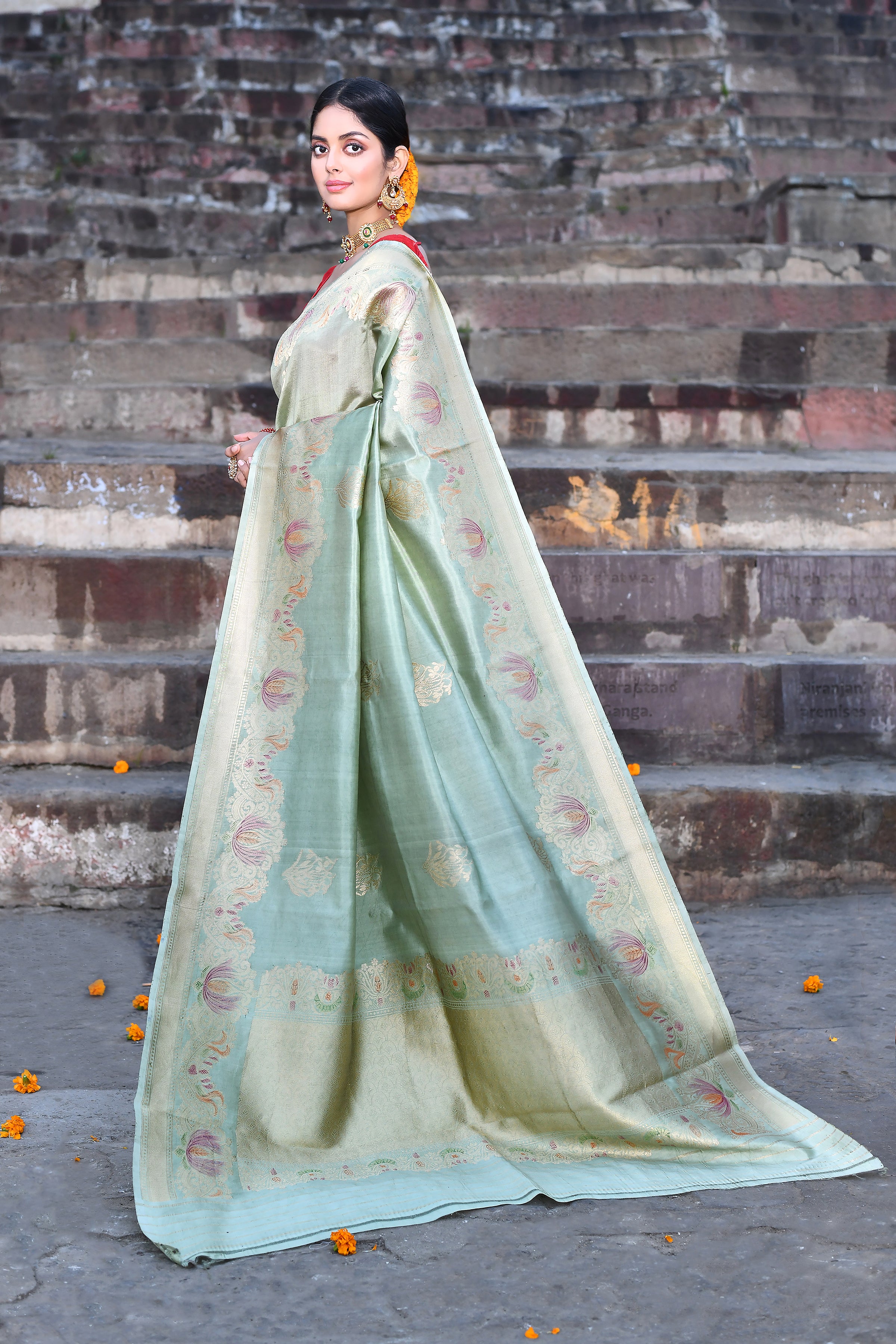 Saree With Exquisite Meenakari Border Saree With Exquisite Meenakari Border