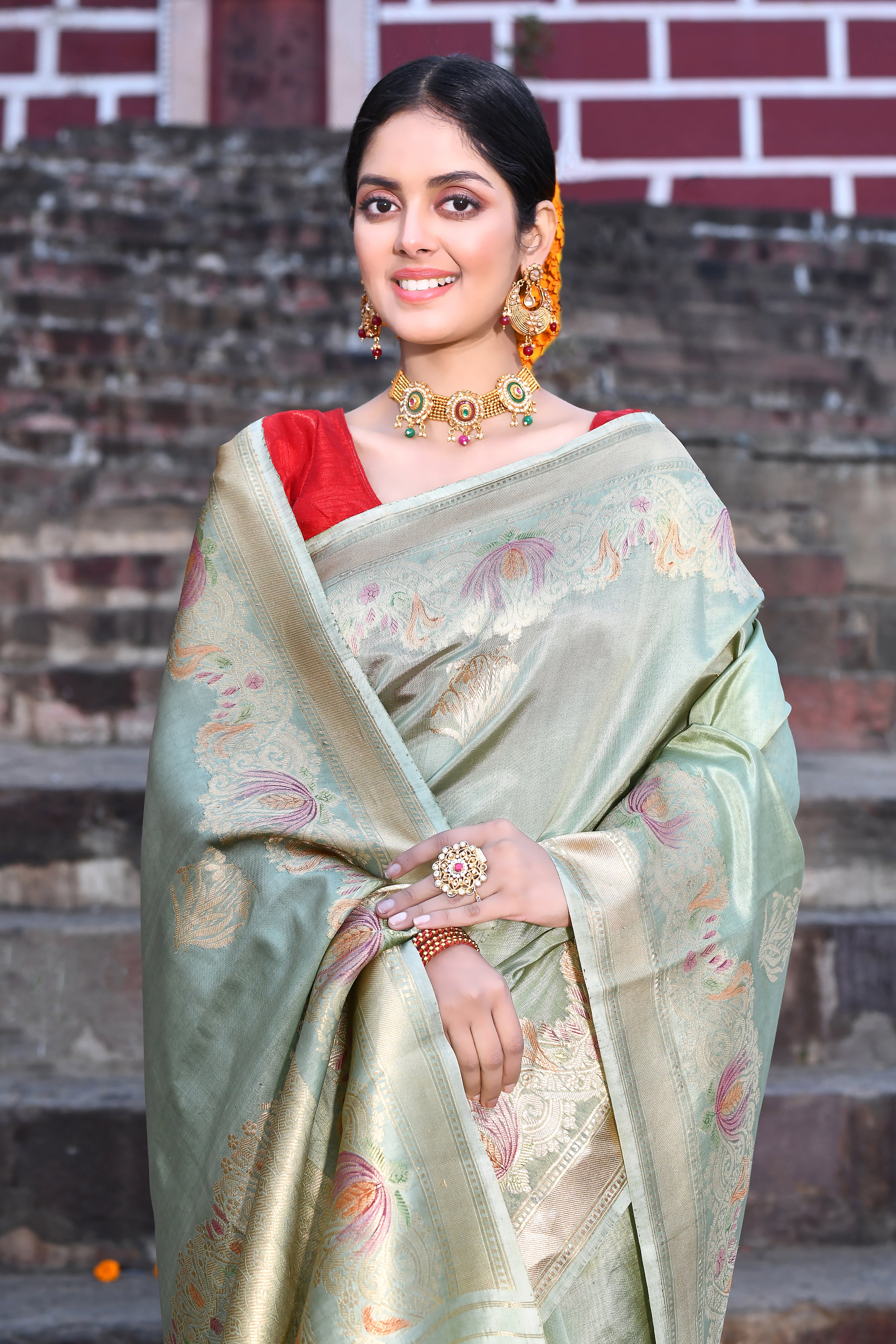 Banarasi Handloom Saree With Exquisite Meenakari Border Banarasi Handloom Saree With Exquisite Meenakari Border