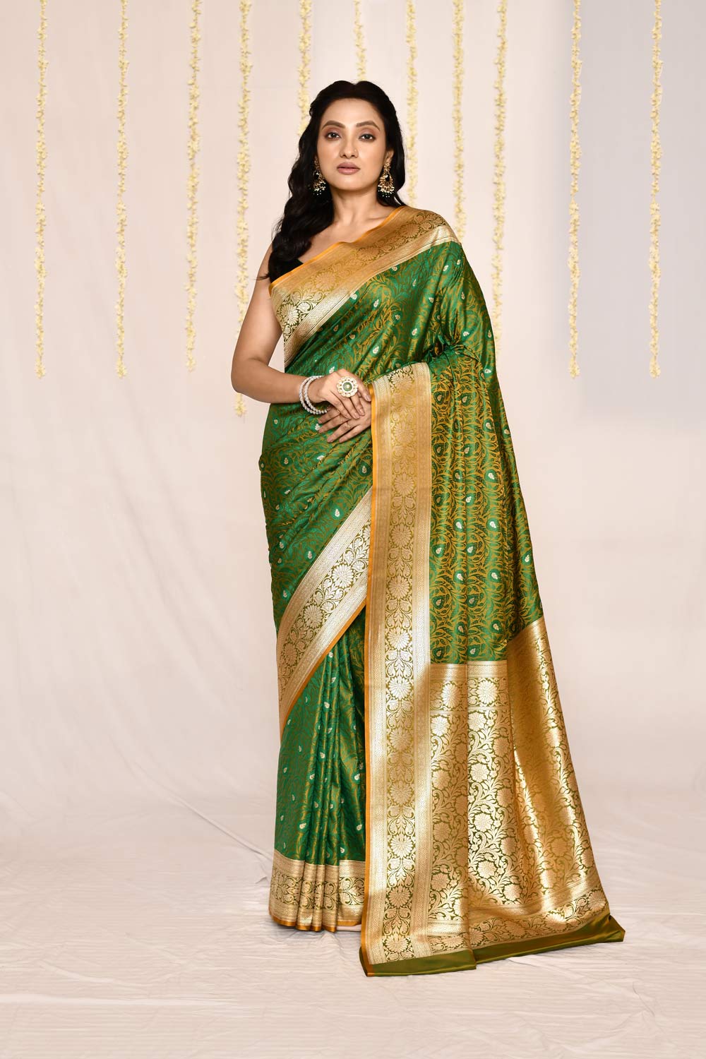 Green-Mustard Semi Katan Mushru Satin Banarasi Handloom Silk Saree Green-Mustard Semi Katan Mushru Satin Banarasi Handloom Silk Saree
