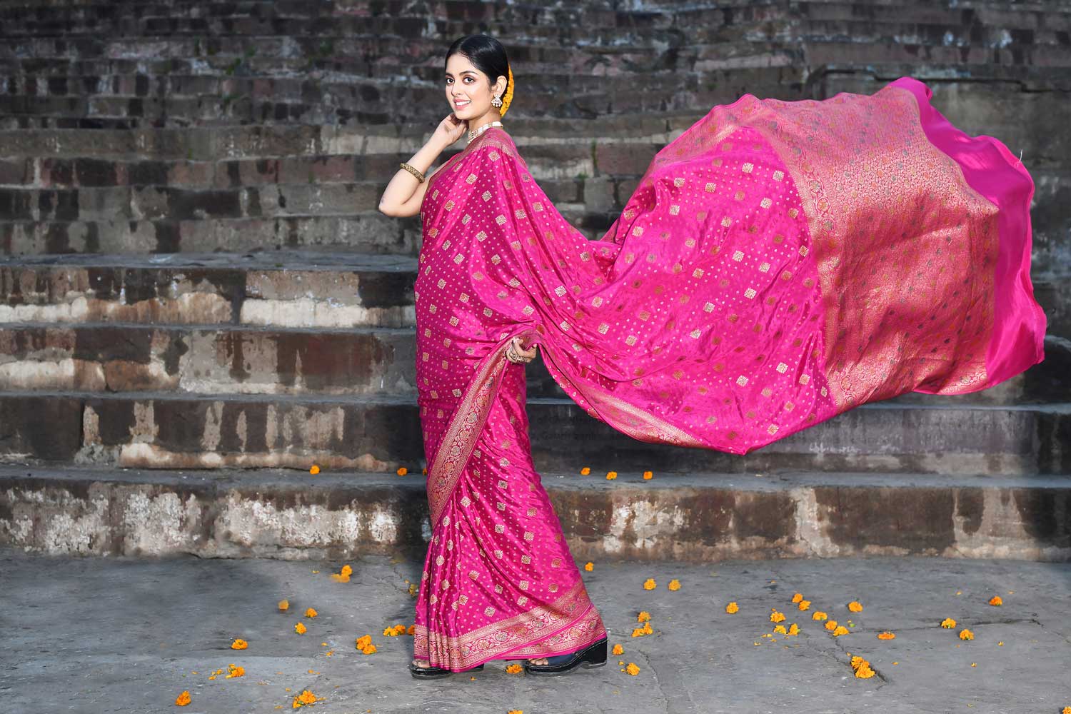 Rani Pink Pure Crepe Georgette Banarasi Handloom Silk Saree With Meenakari Rani Pink Pure Crepe Georgette Banarasi Handloom Silk Saree With Meenakari