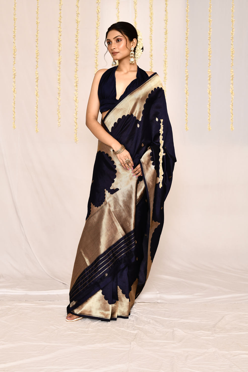 Navy Blue Pure Katan Silk Banarasi Handloom Saree Navy Blue Pure Katan Silk Banarasi Handloom Saree